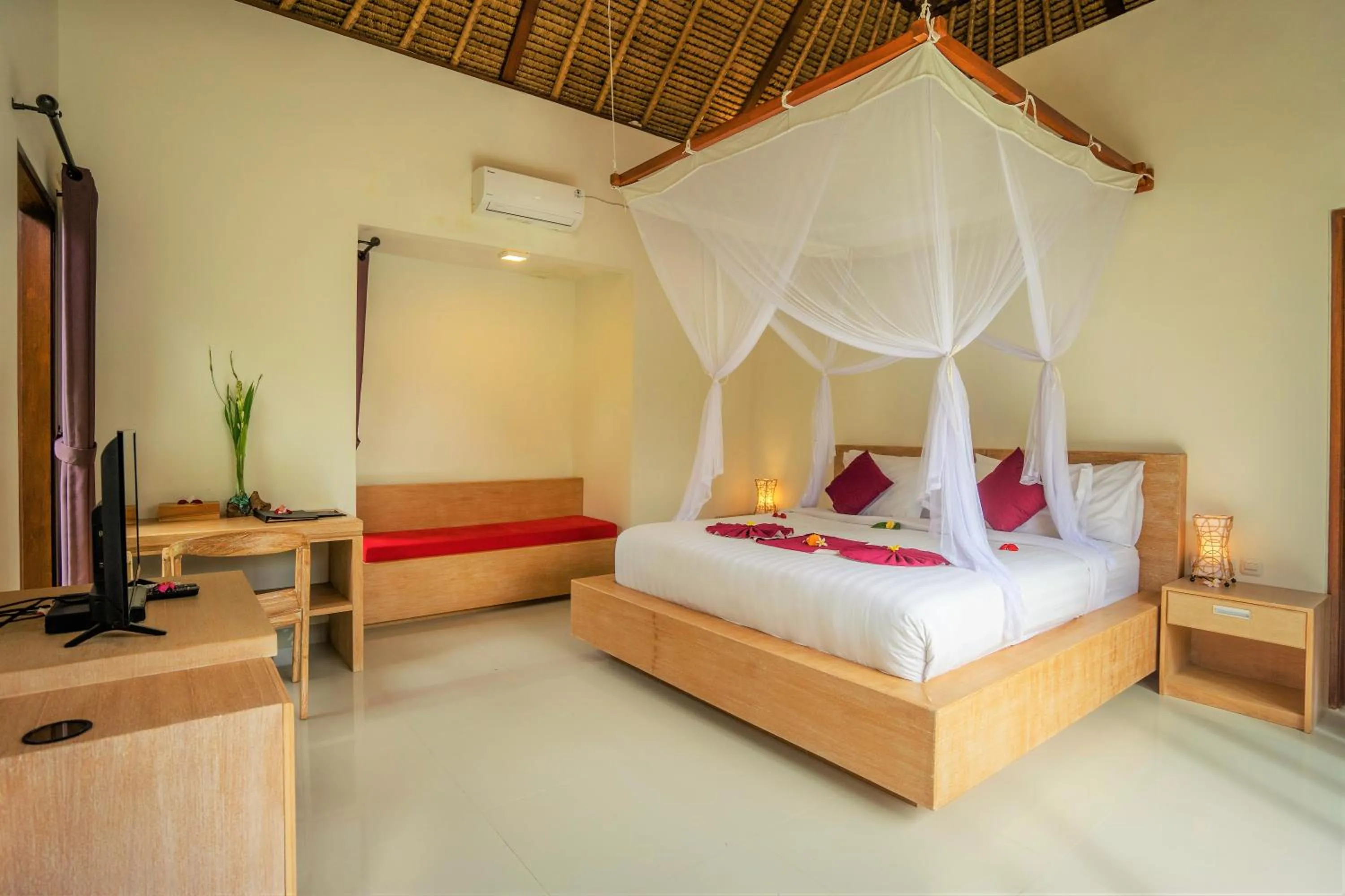 Bed in Three Gold Luxury Private Villas