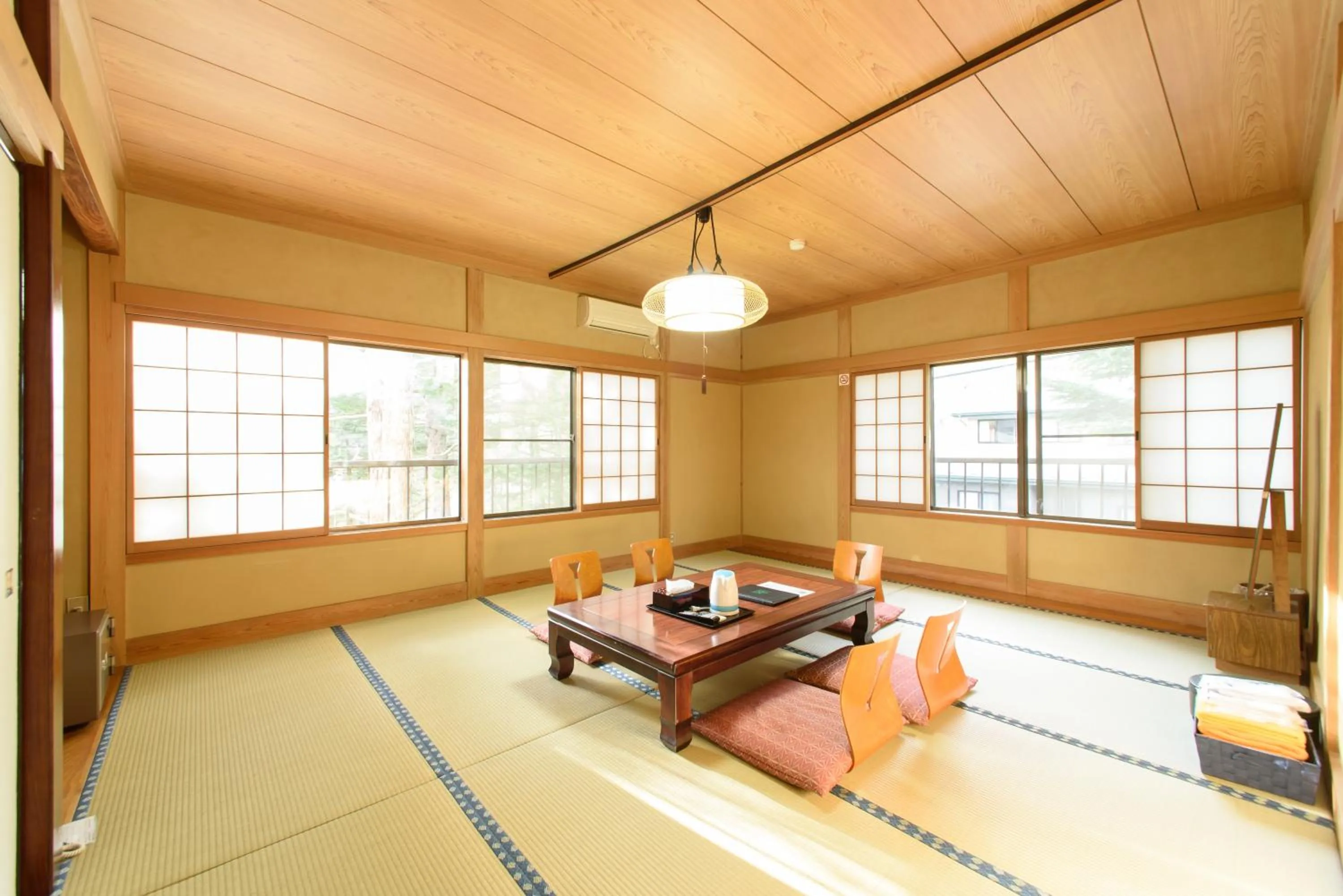 Photo of the whole room in Ikoisanso