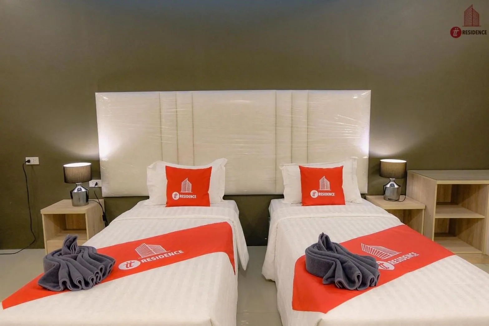 Property building, Bed in tt Residence