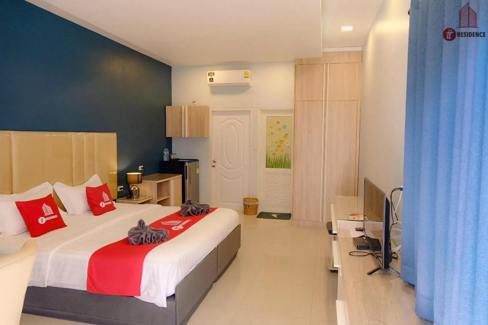 Property building, Bed in tt Residence