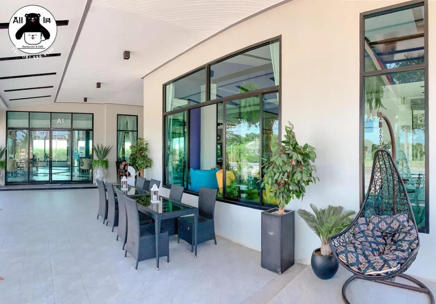 Restaurant/places to eat in tt Residence