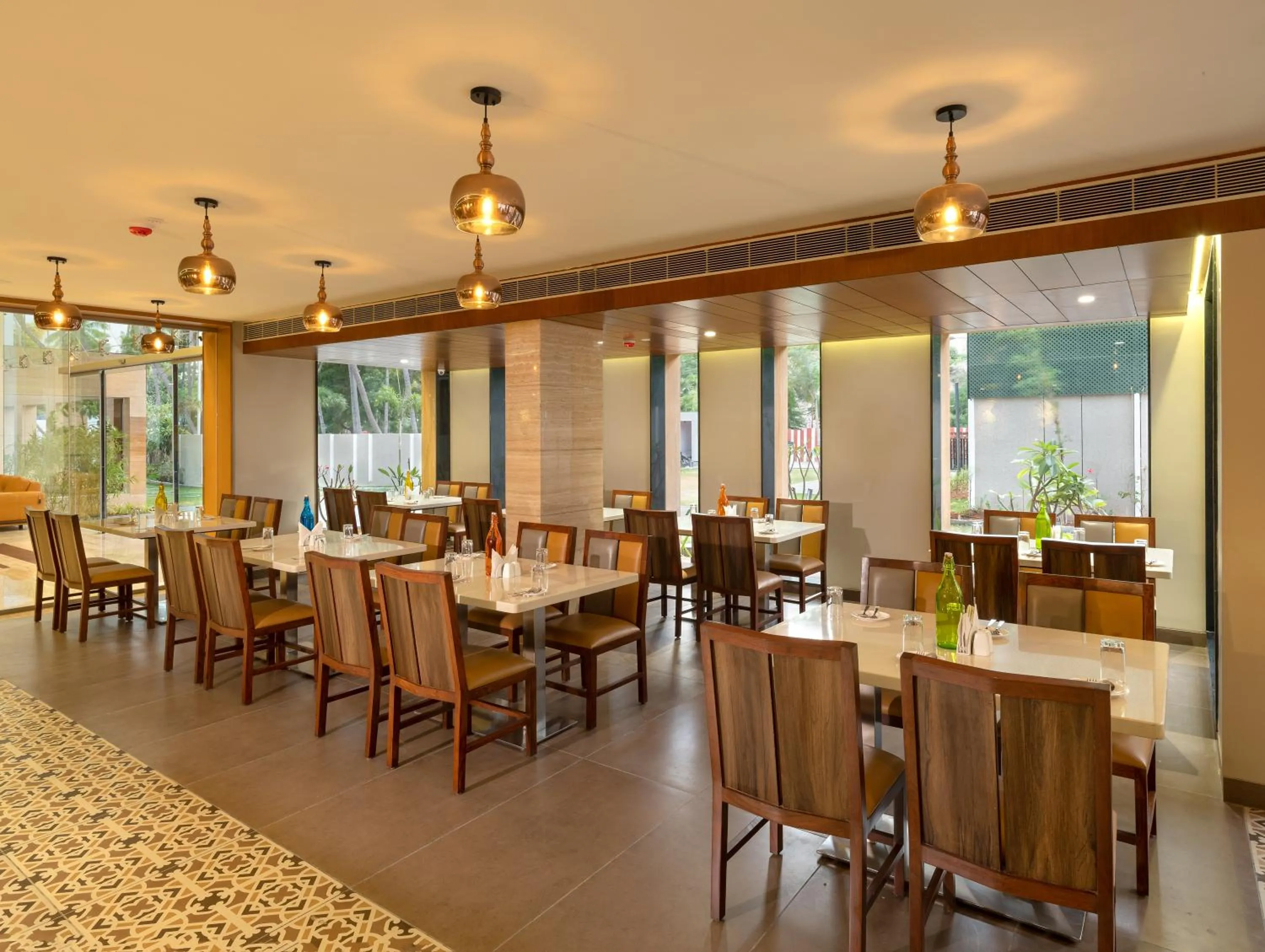 Restaurant/places to eat in Hotel Divine Fort