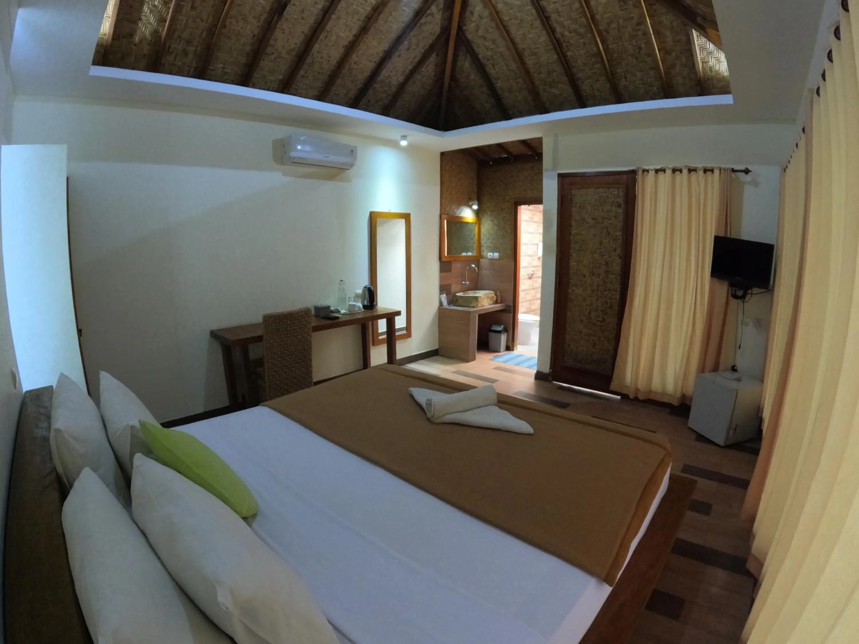 Bed in Balenta Bungalow Gili Trawangan