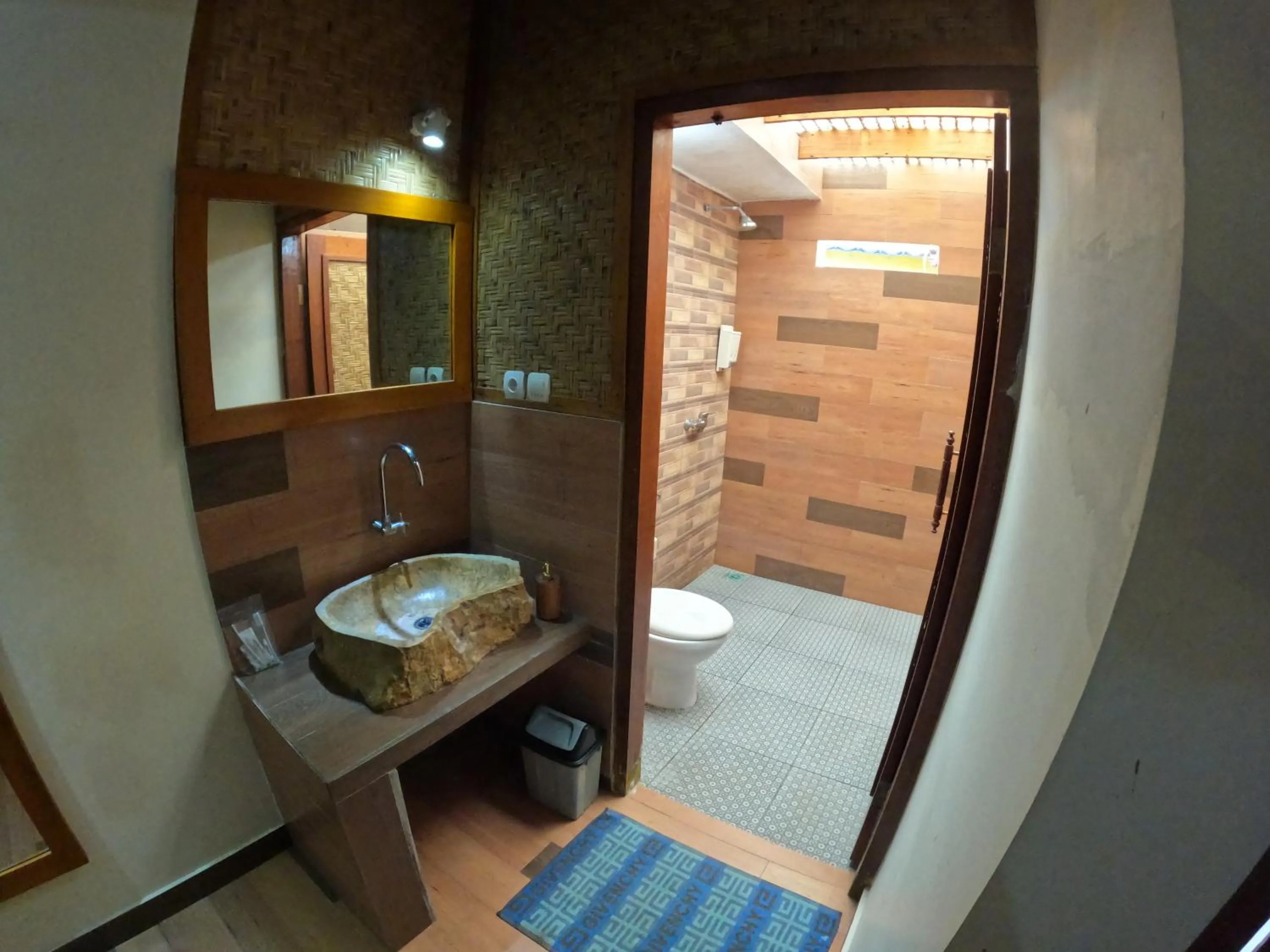 Toilet in Balenta Bungalow Gili Trawangan