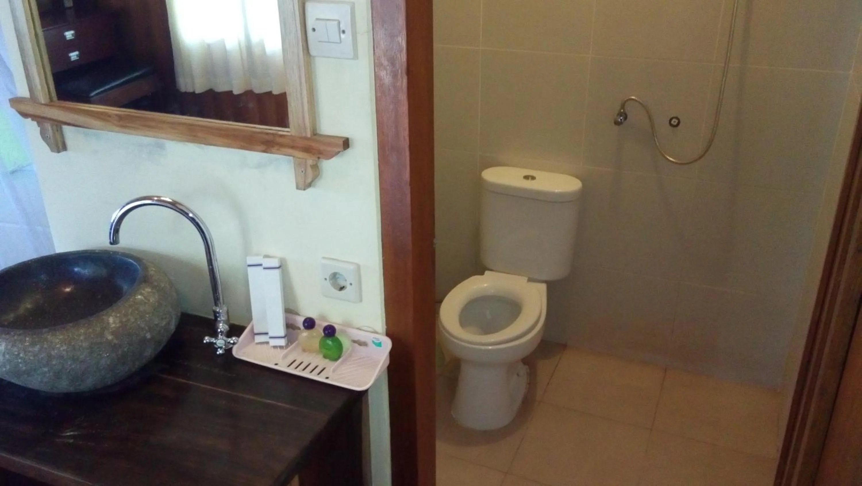 Toilet in Balenta Bungalow Gili Trawangan