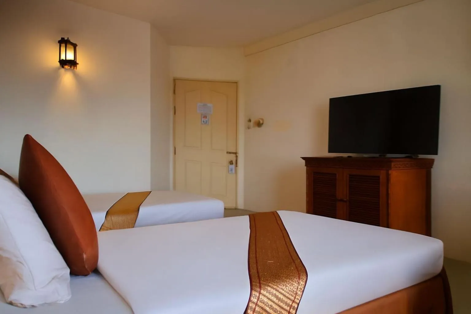 Property building, Bed in Bansabai Hostelling International