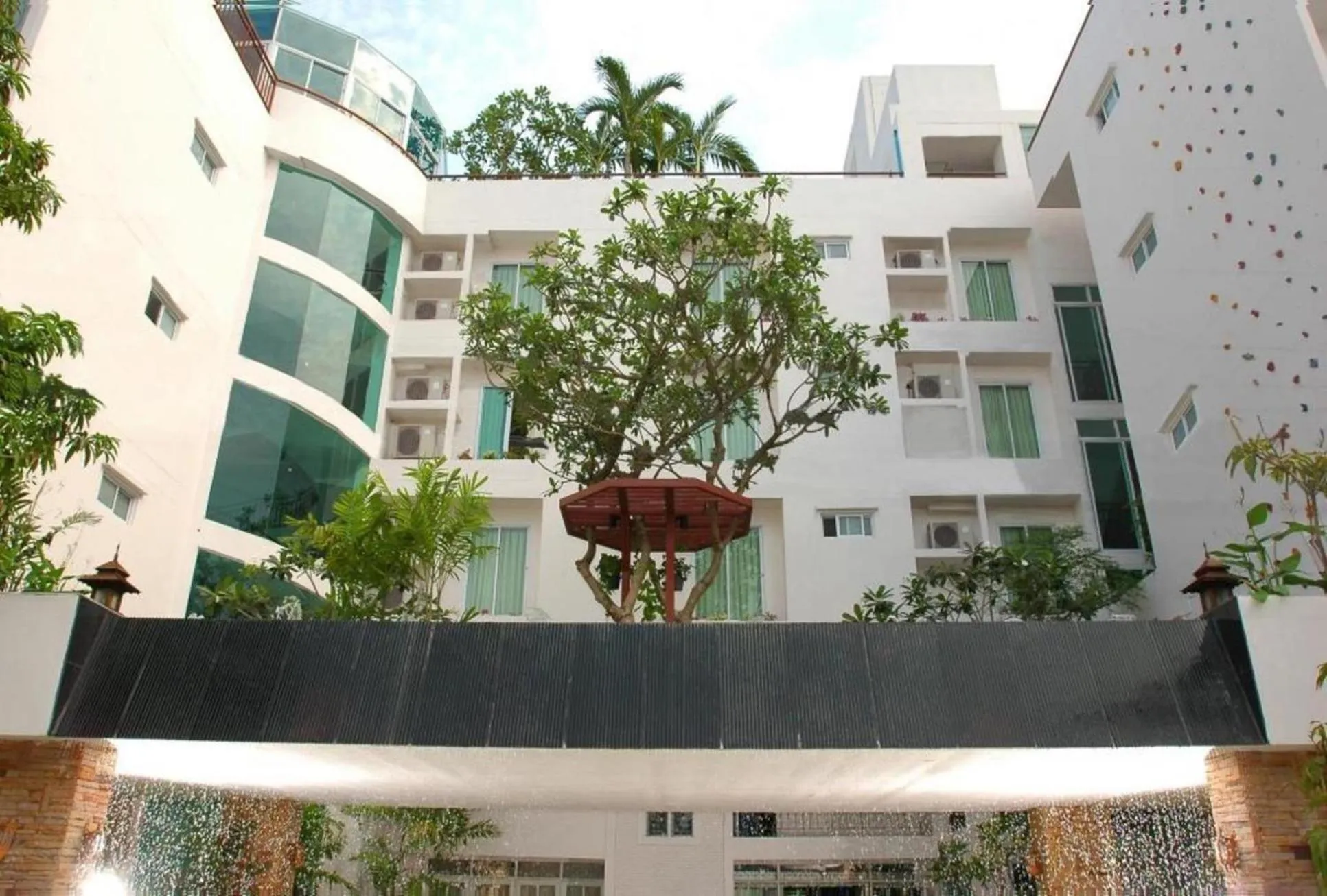 Property building in Bansabai Hostelling International
