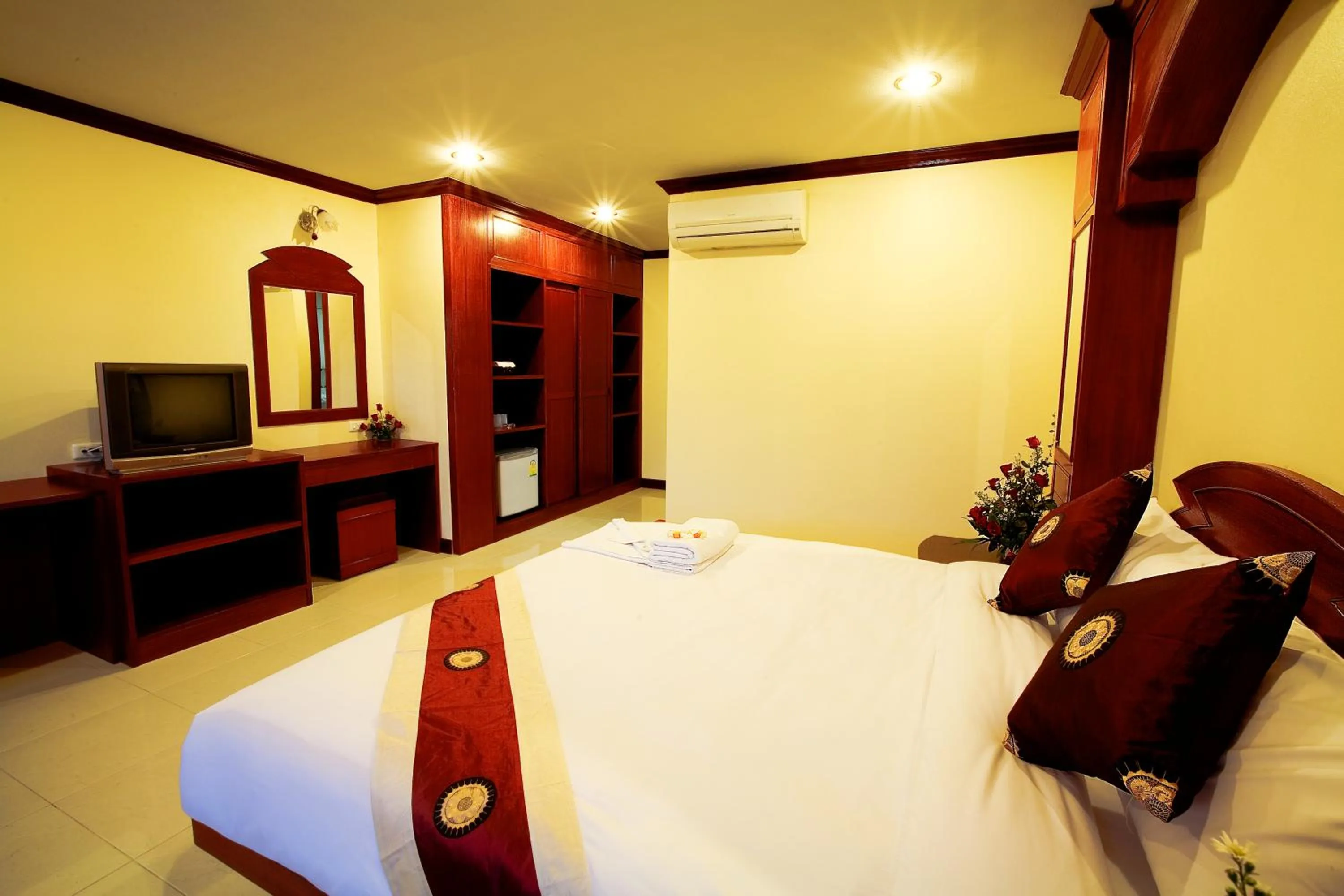 Bed in Baan Sudarat Hotel