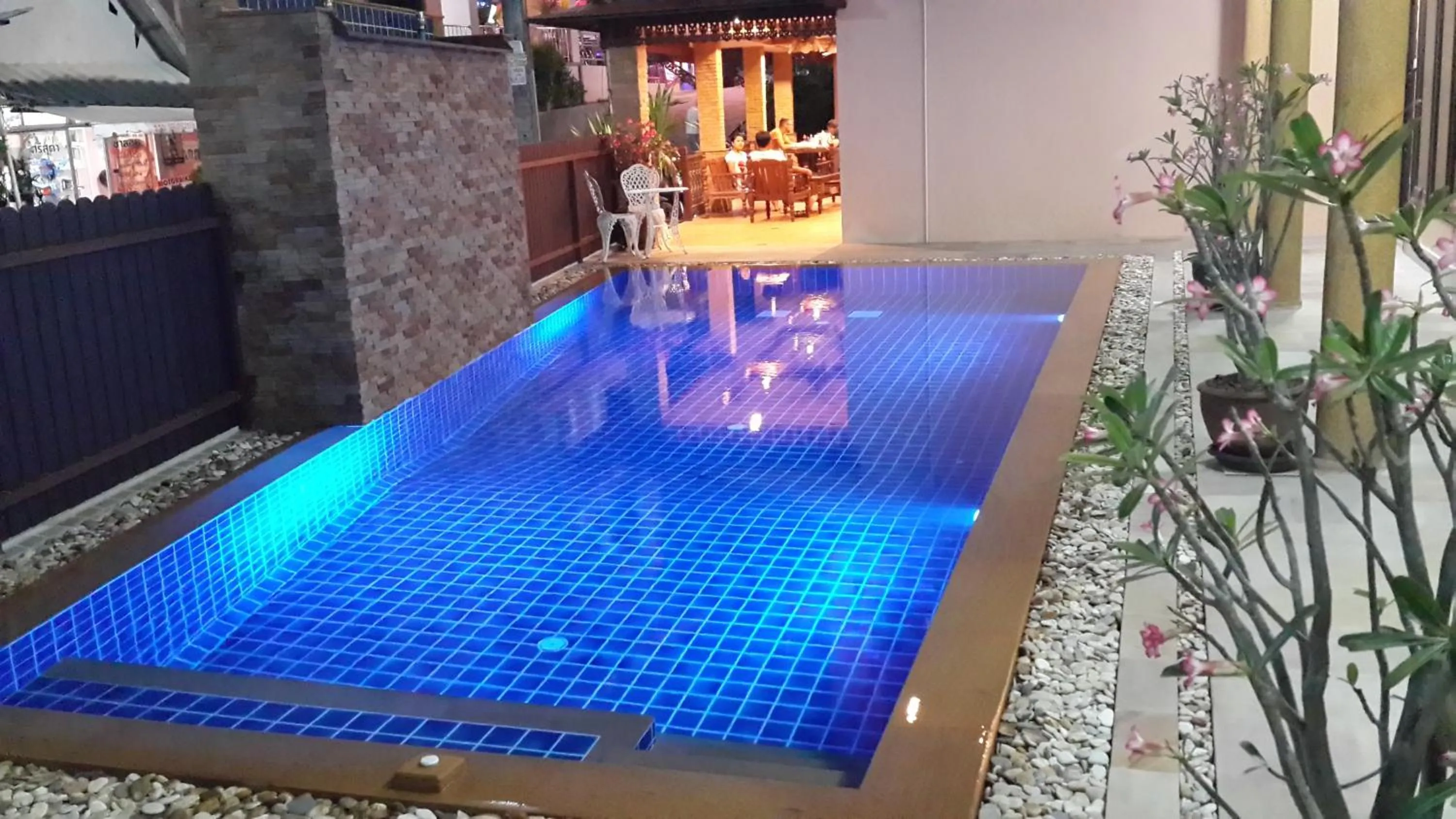 Swimming pool in Baan Sudarat Hotel