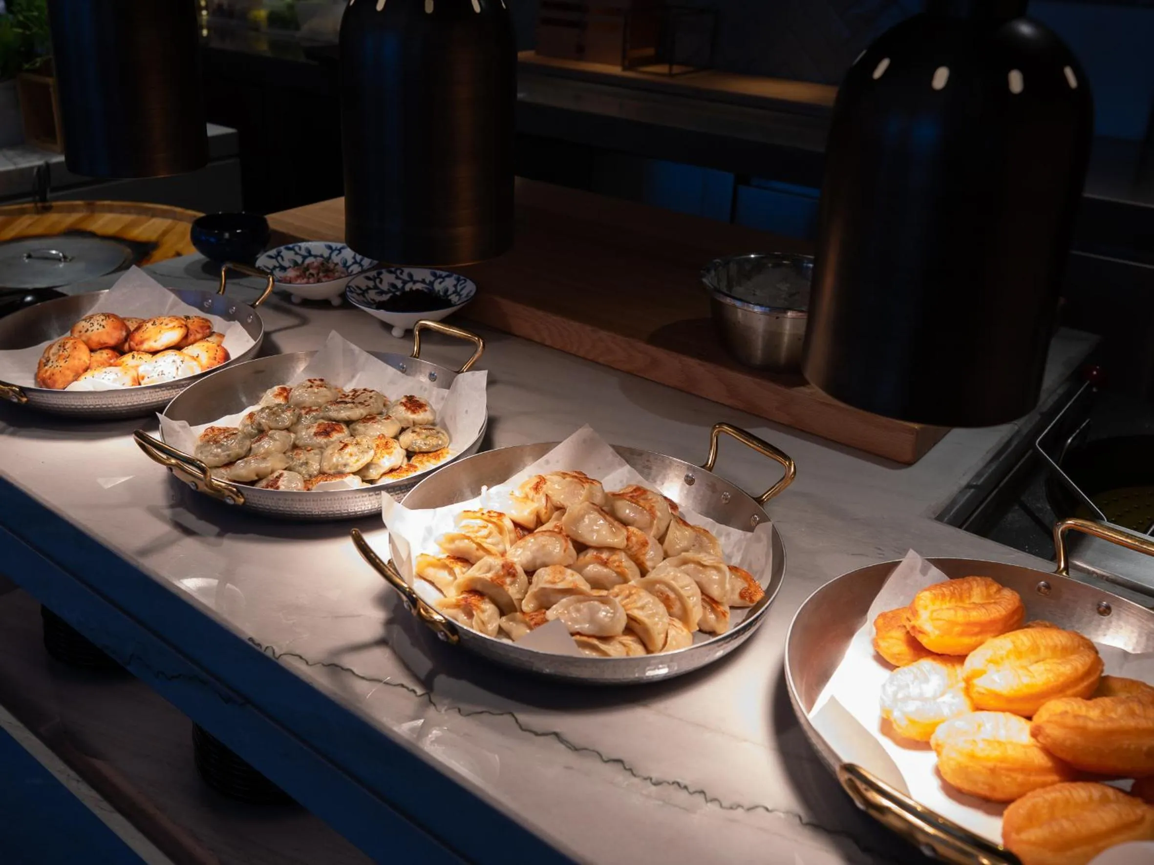 Restaurant/places to eat in Kingdom Hotel