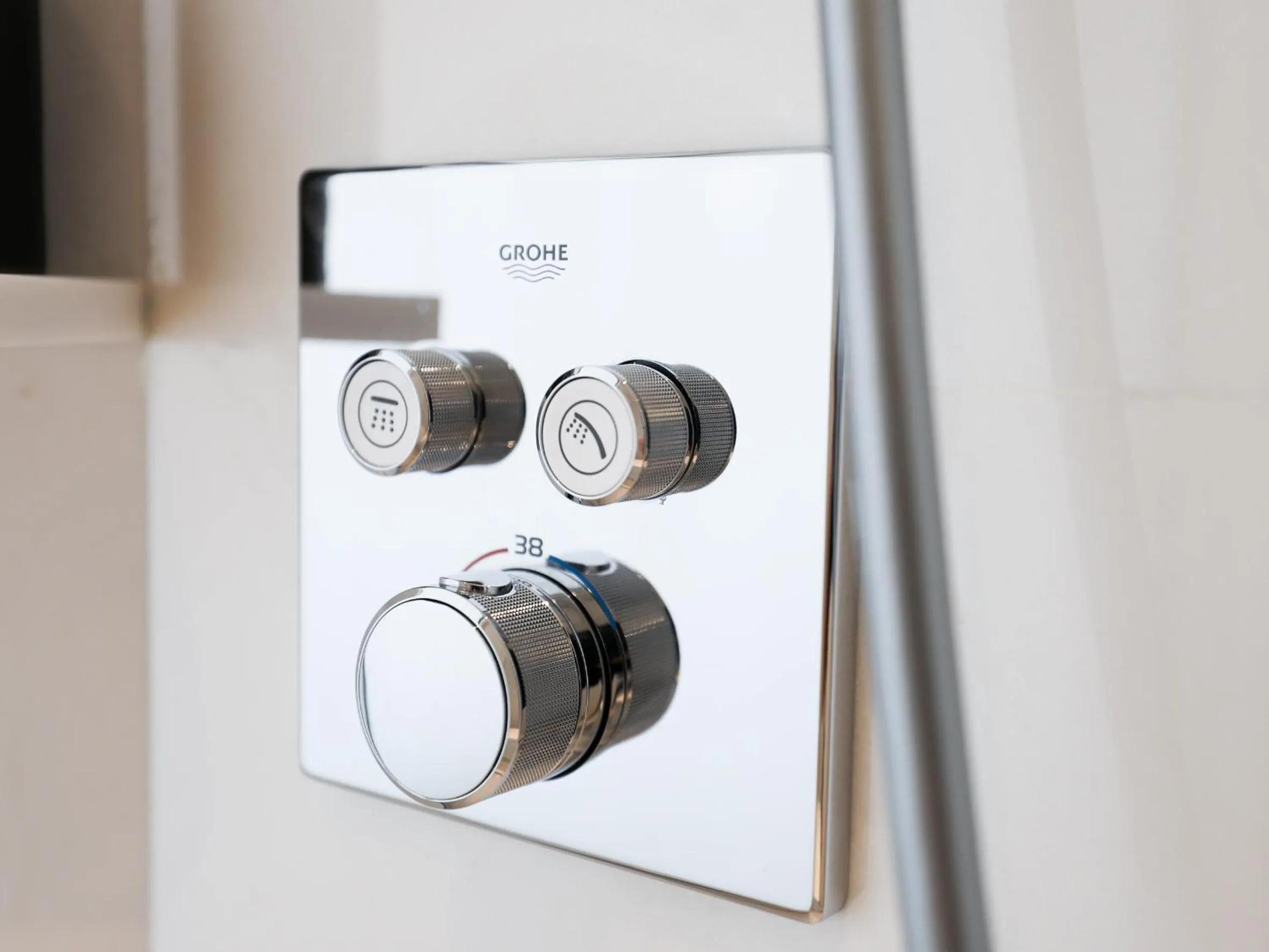 Shower in Kingdom Hotel