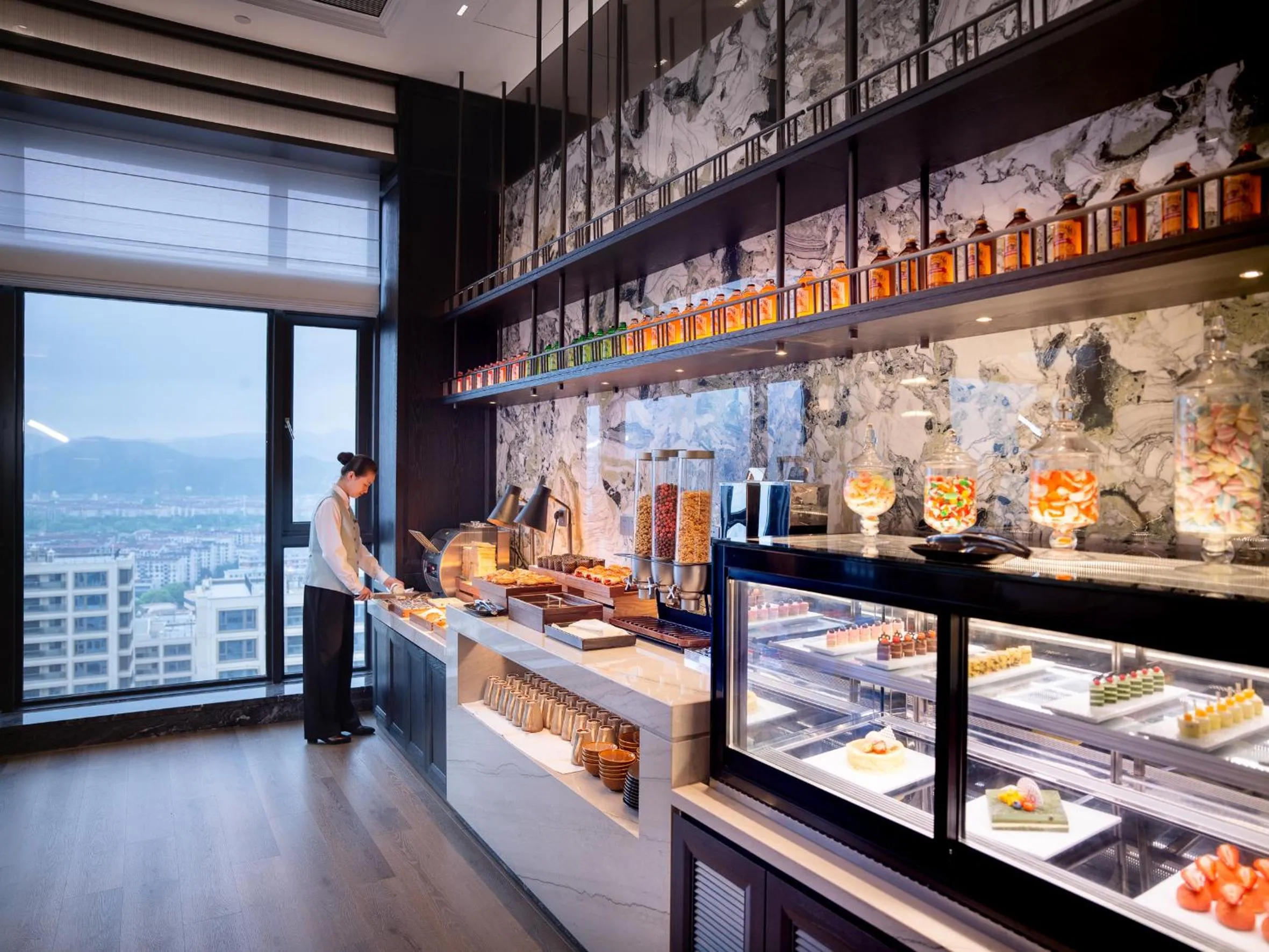 Restaurant/places to eat in Kingdom Hotel