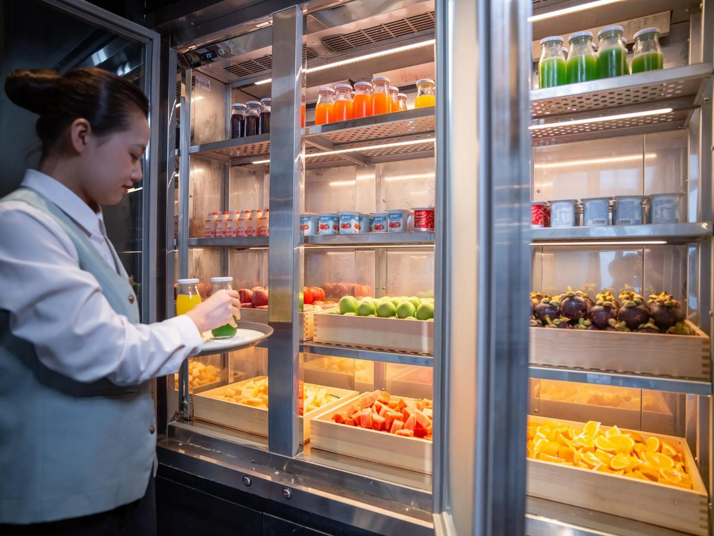 Restaurant/places to eat in Kingdom Hotel