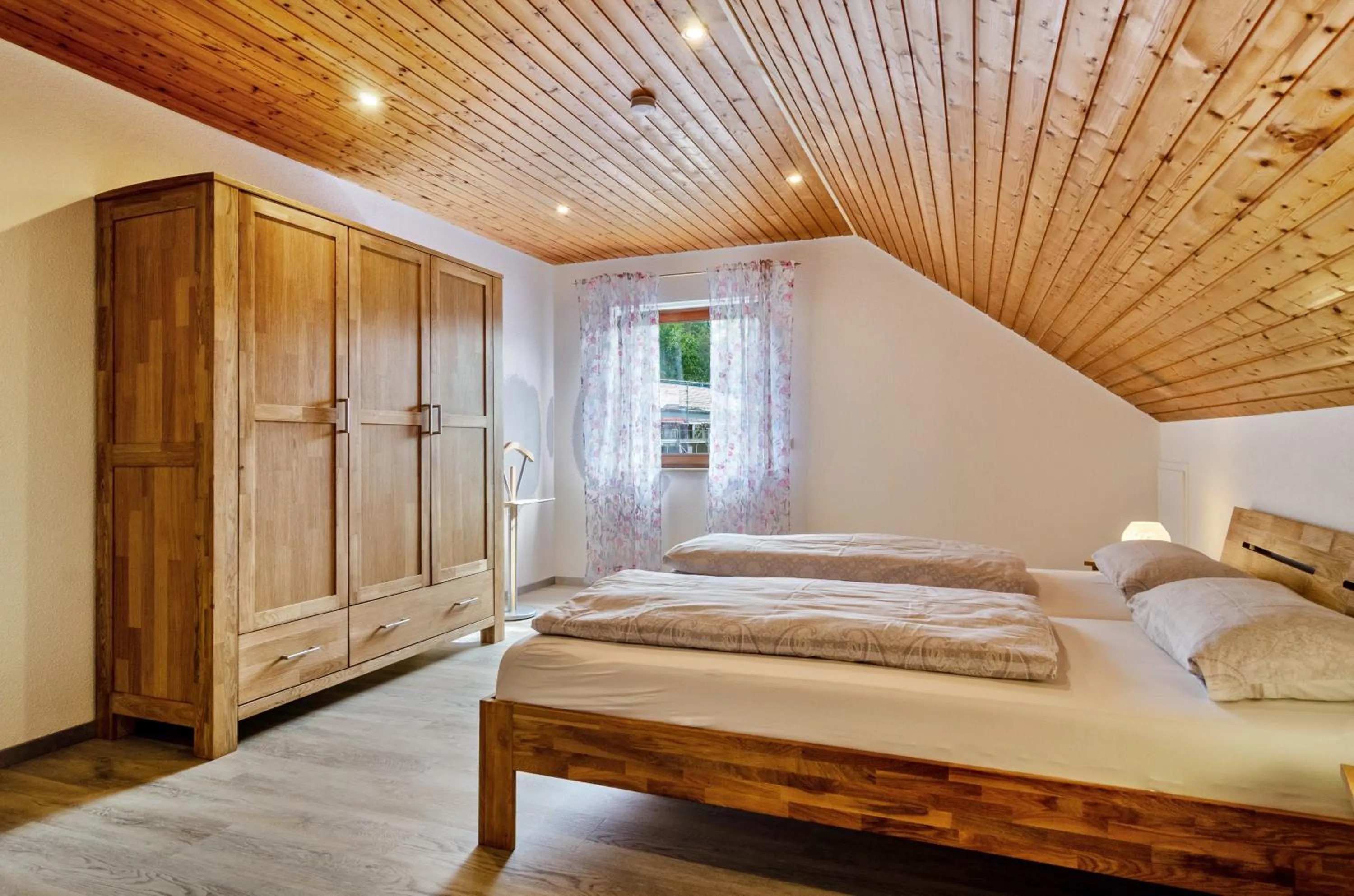 Property building, Bed in Jeglehof
