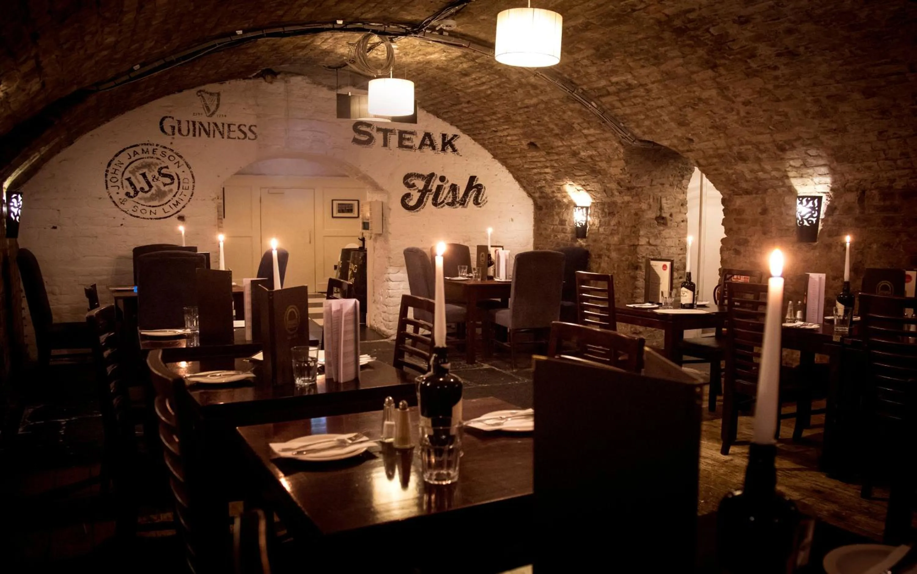 Restaurant/places to eat in Castle Hotel