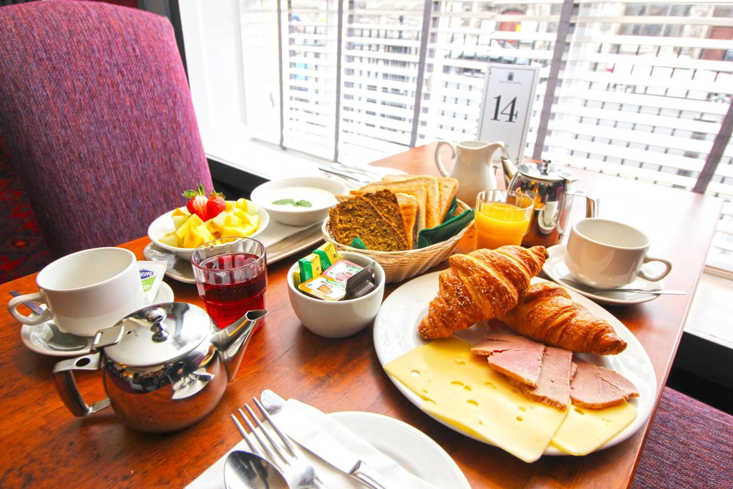 Food and drinks in Castle Hotel