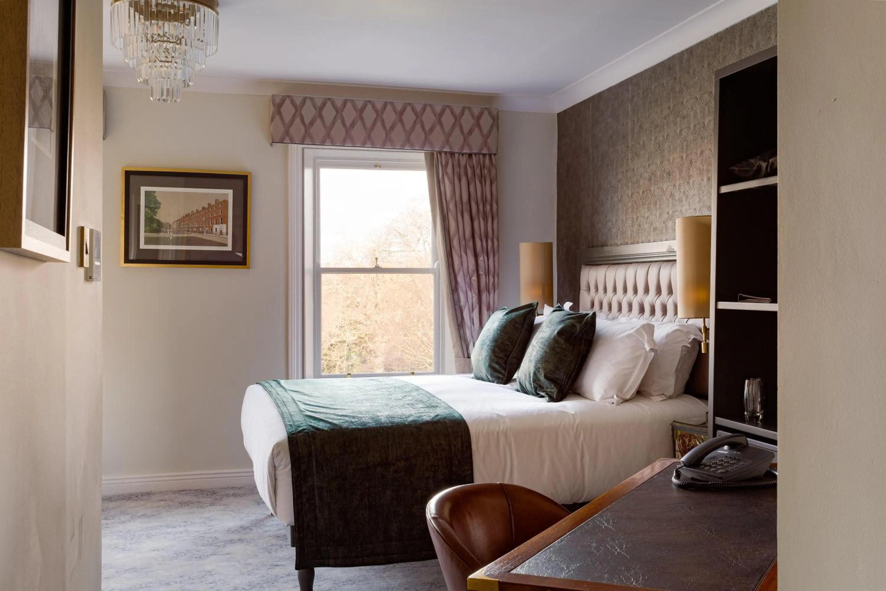 Bedroom, Bed in Stauntons on the Green Hotel