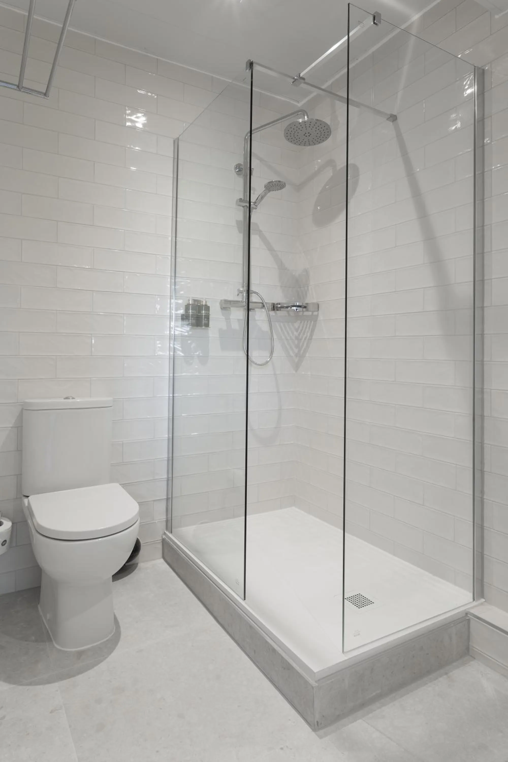 Bathroom in Stauntons on the Green Hotel