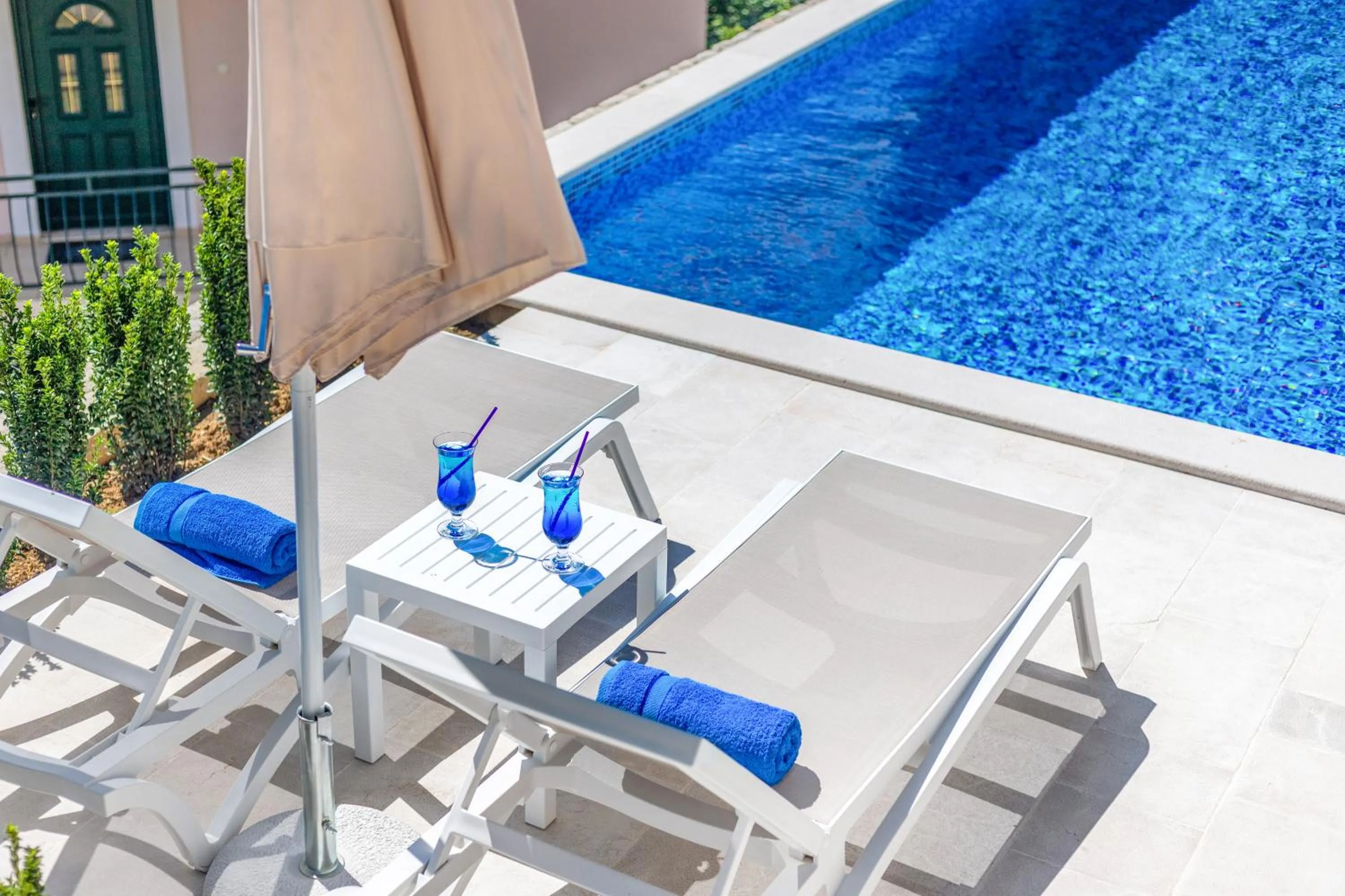 Pool view in Apartments Dončić