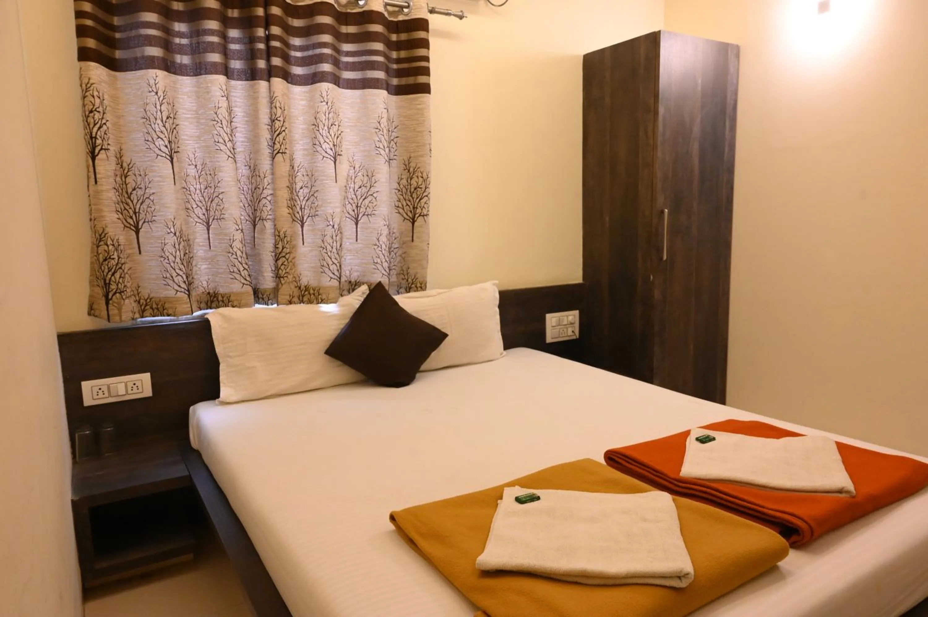 Bedroom, Bed in Hotel Ramkrishna Inn