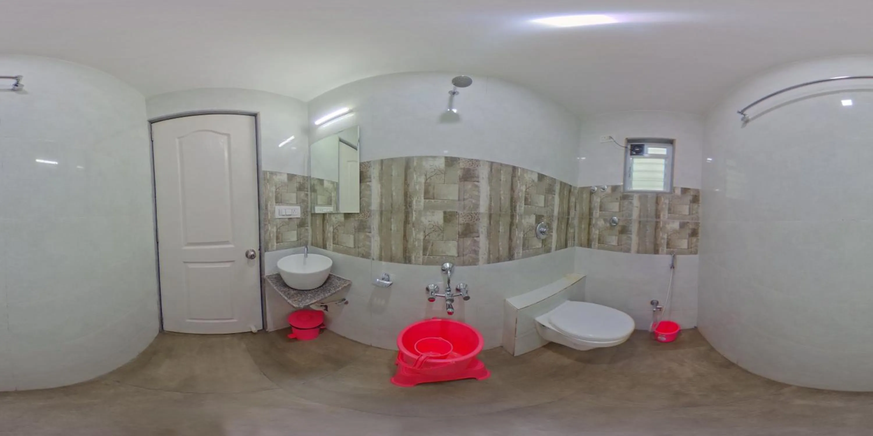 Shower in Hotel Ramkrishna Inn