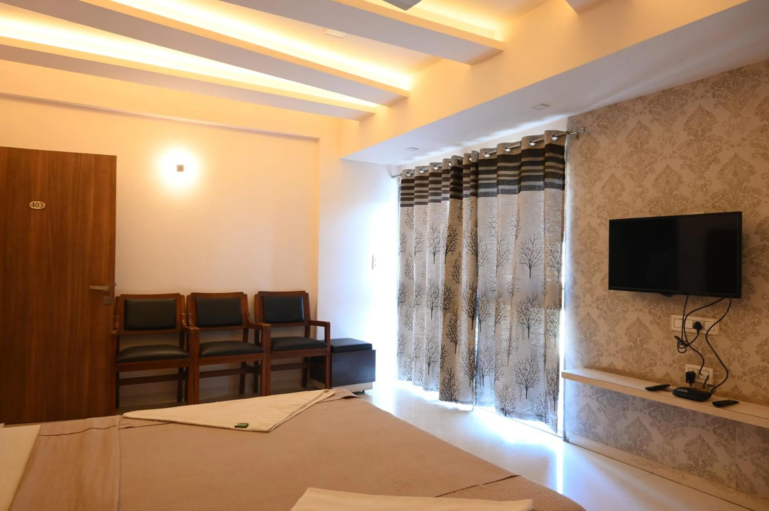 TV and multimedia, Bed in Hotel Ramkrishna Inn