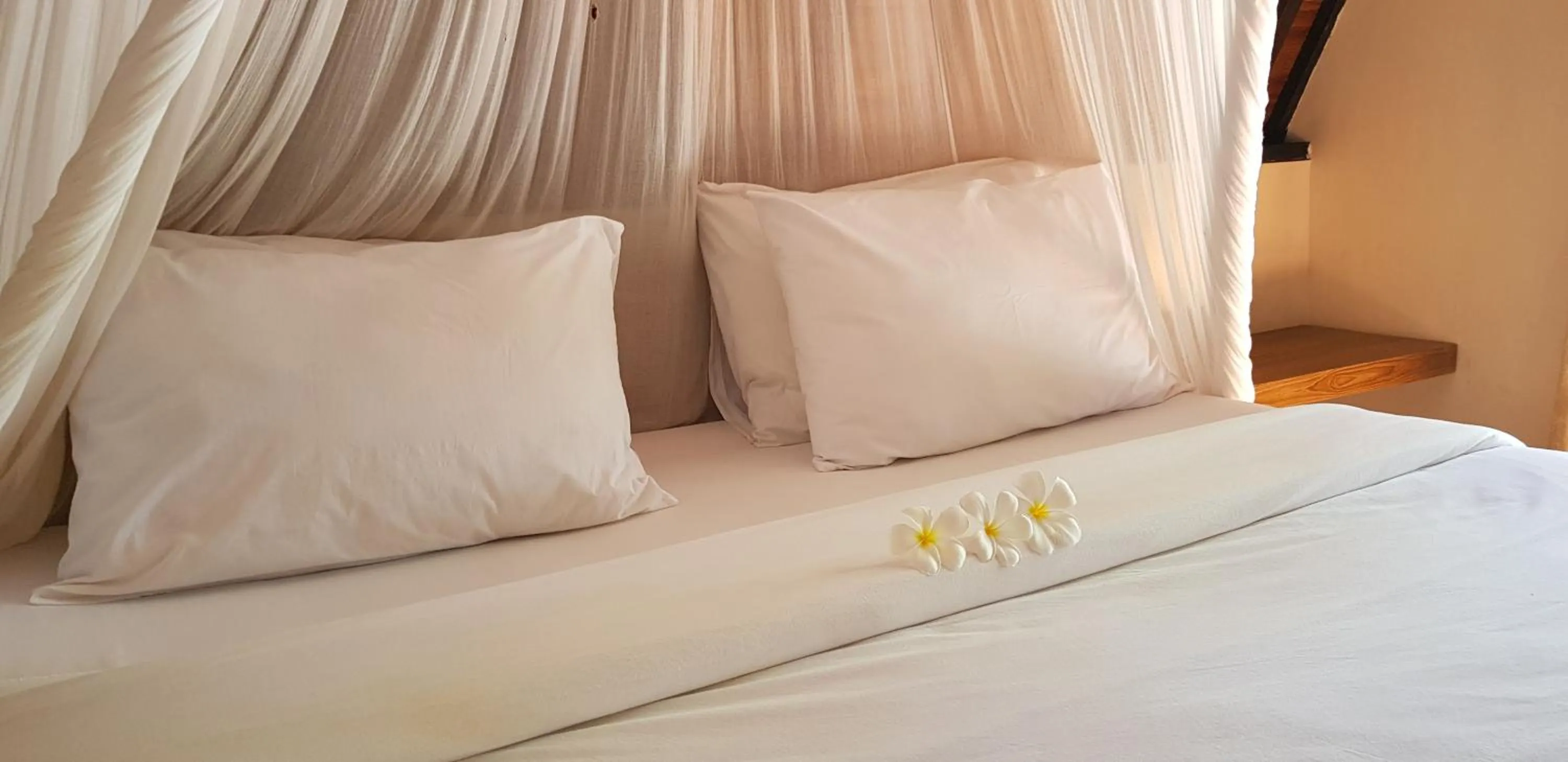 Bed in Kaluku Gili Resort