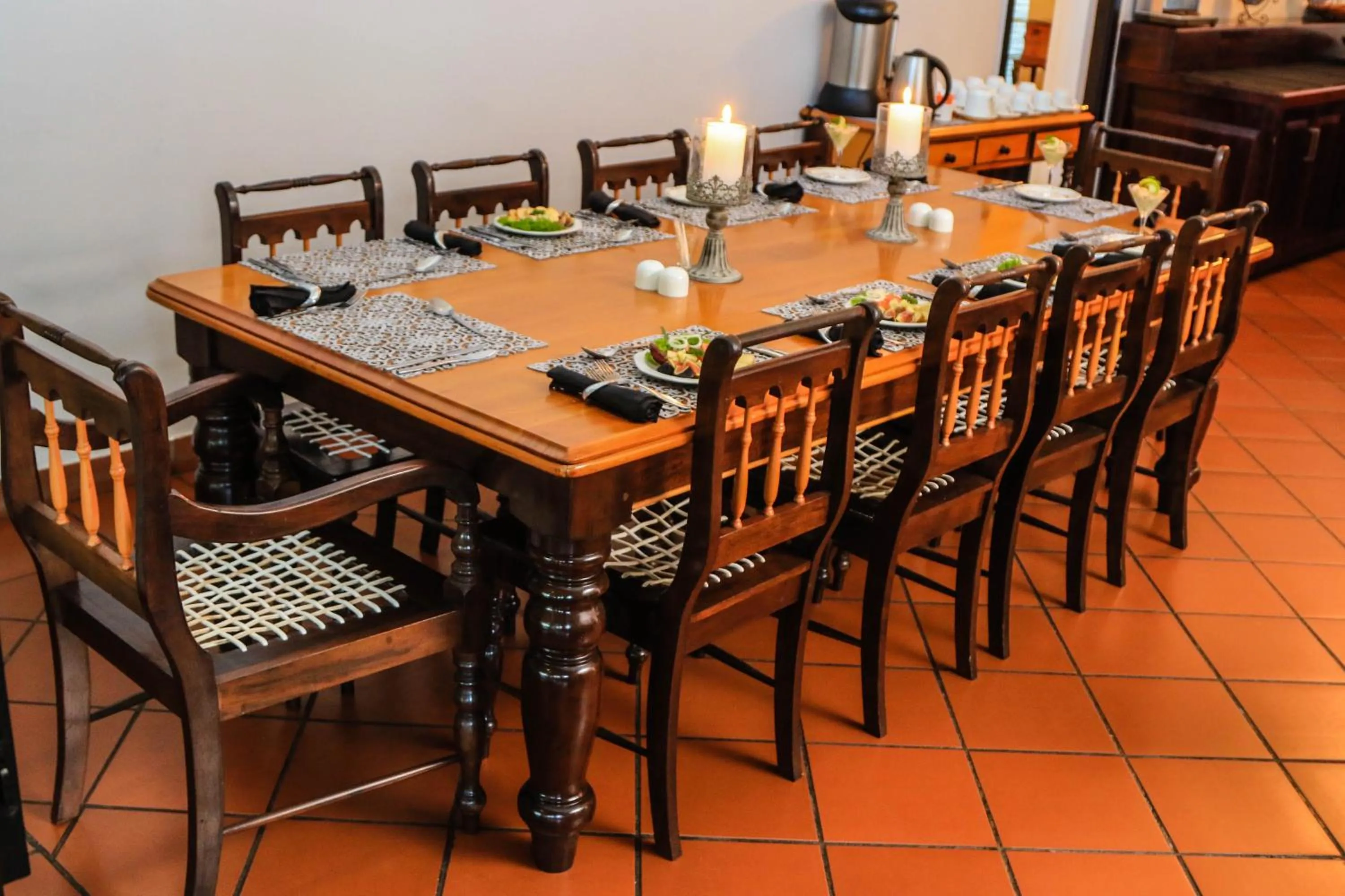 Restaurant/places to eat in Newcastle Country Lodge