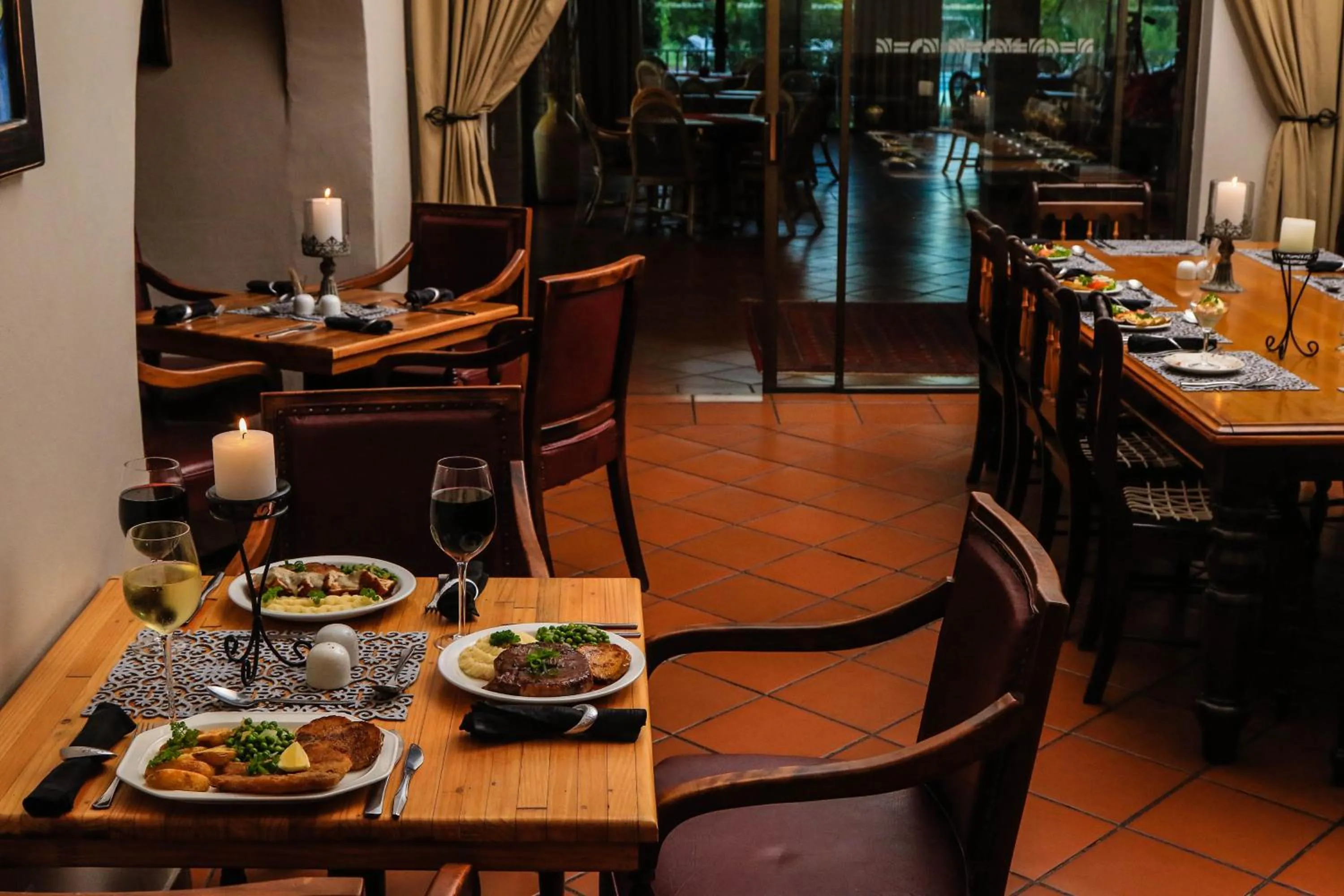 Restaurant/places to eat in Newcastle Country Lodge