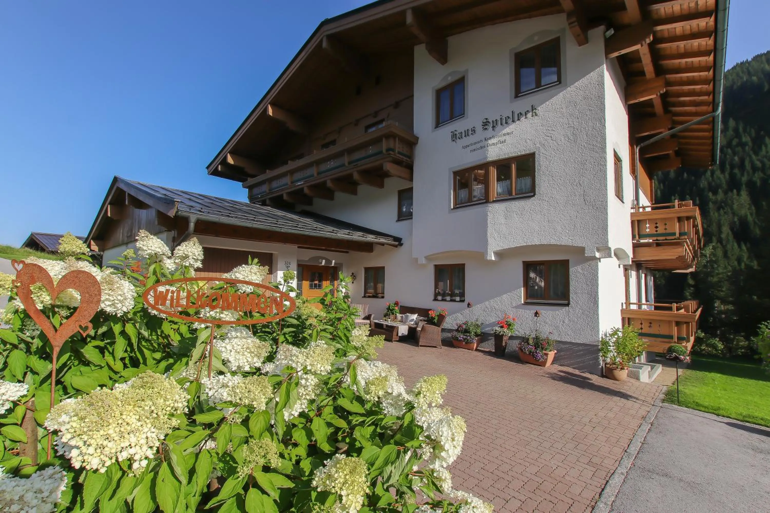 Property building in Haus Spieleck