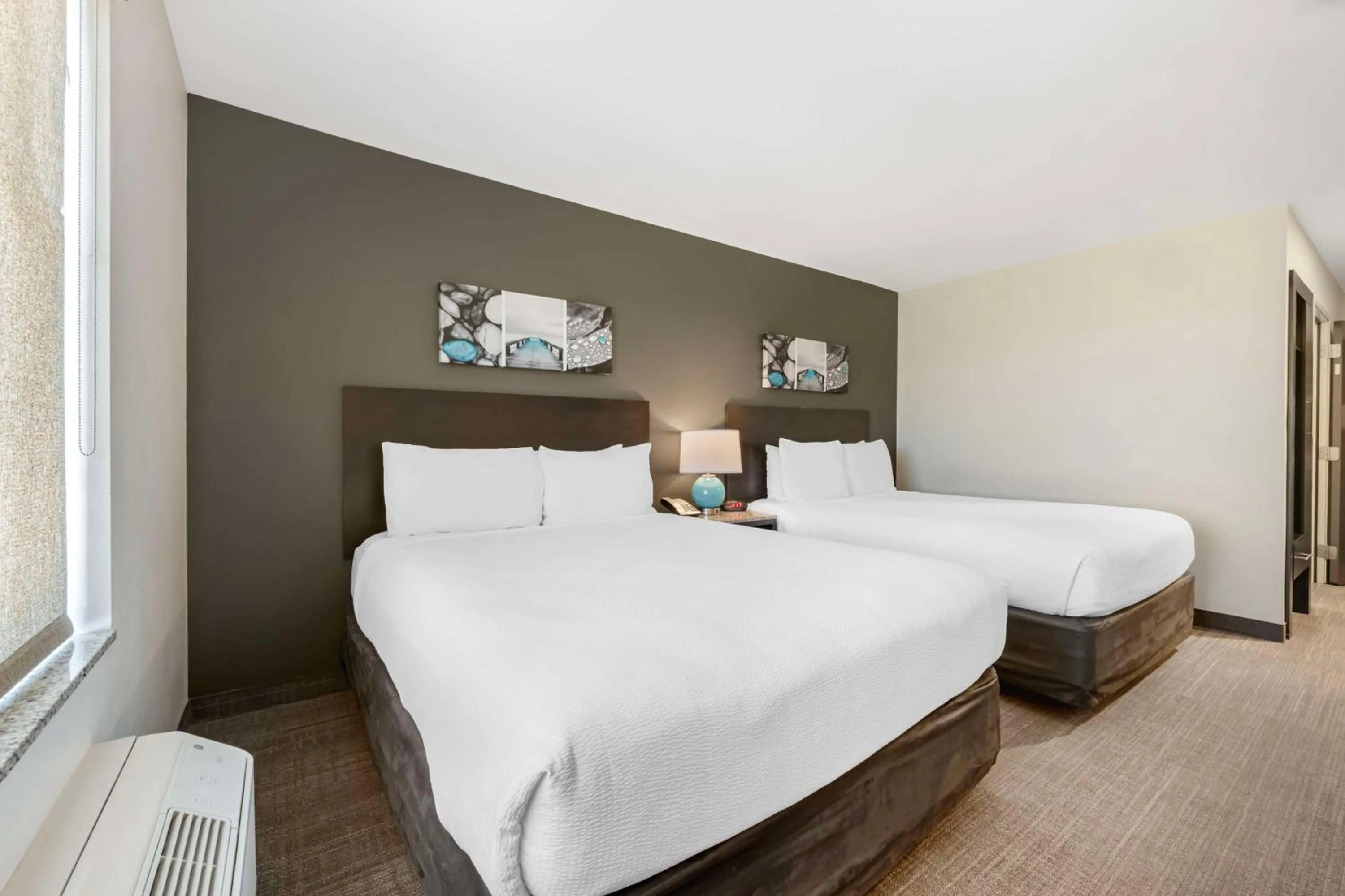 Bedroom, Bed in Magnolia Pointe; BW Signature Collection