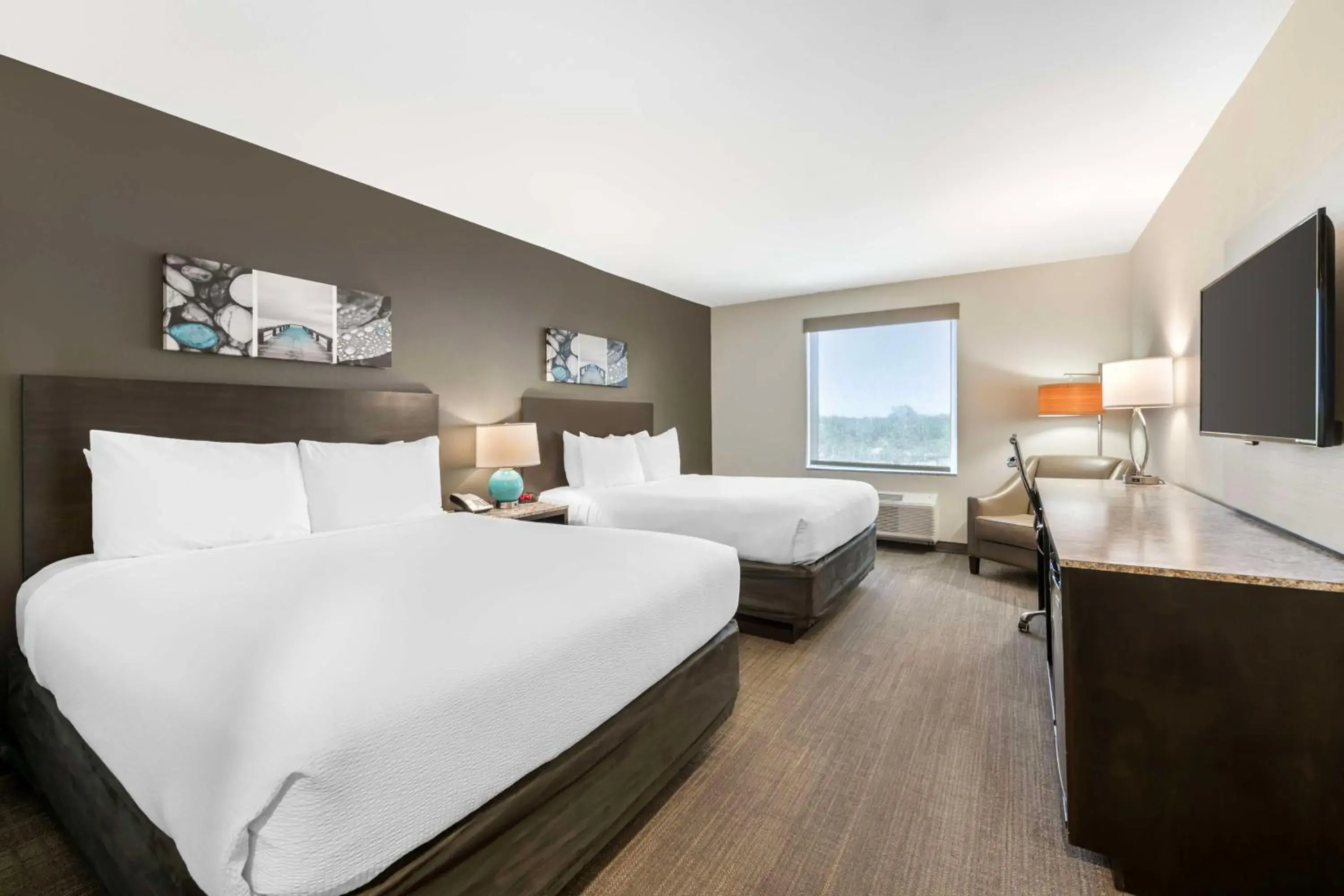 Bedroom, Bed in Magnolia Pointe; BW Signature Collection Bedroom, Bed in Magnolia Pointe; BW Signature Collection