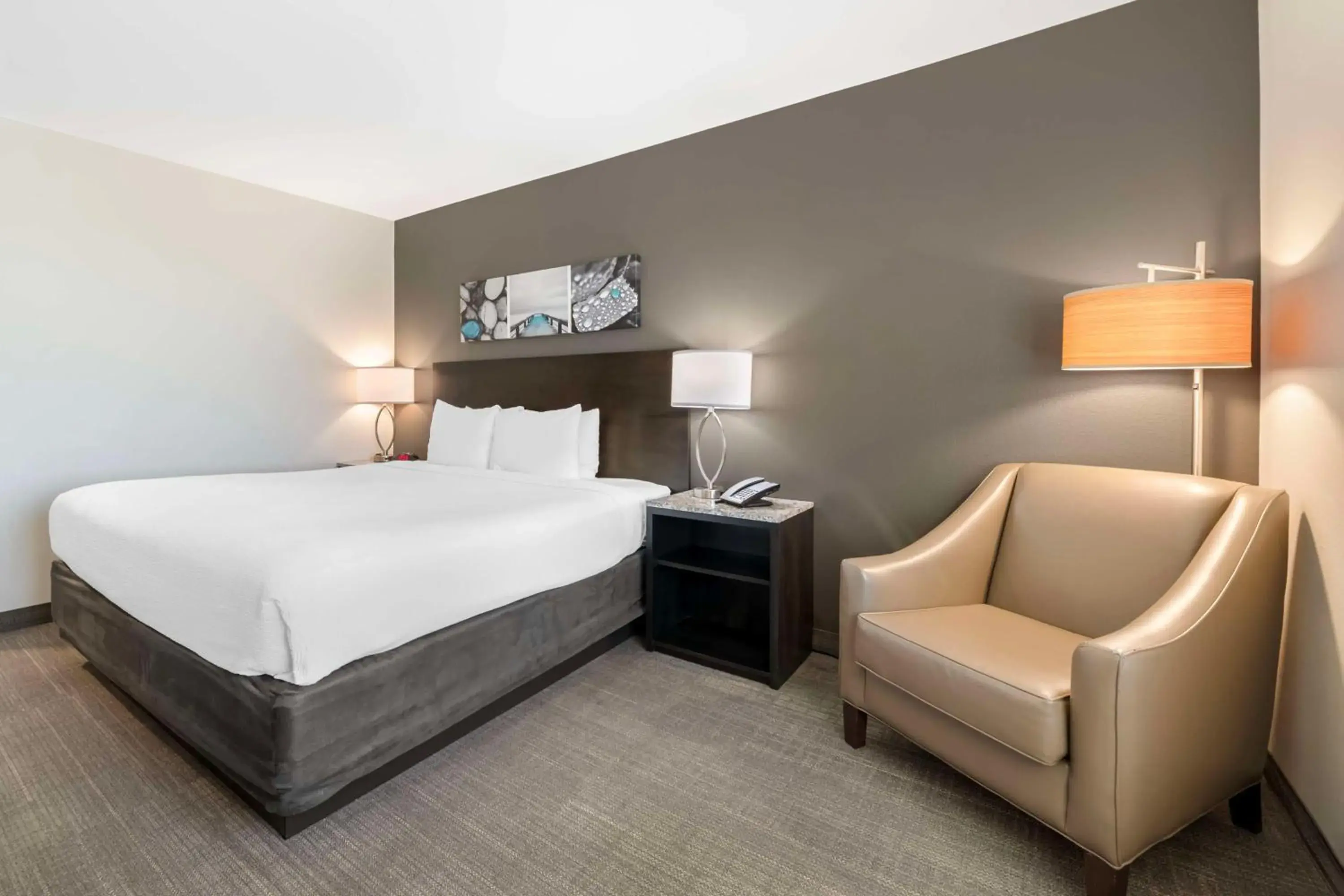 Bedroom, Bed in Magnolia Pointe; BW Signature Collection Bedroom, Bed in Magnolia Pointe; BW Signature Collection