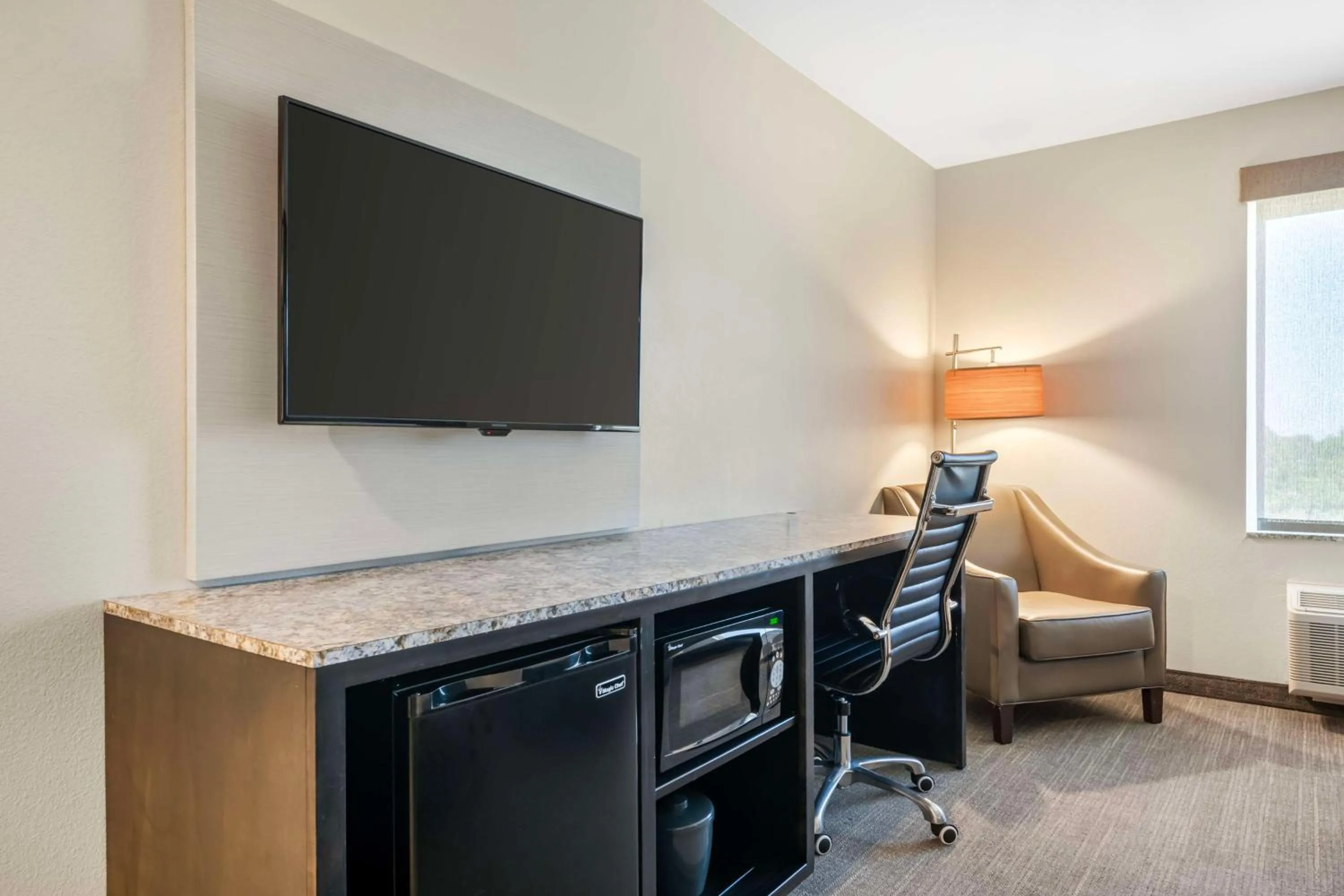 Bedroom in Magnolia Pointe; BW Signature Collection