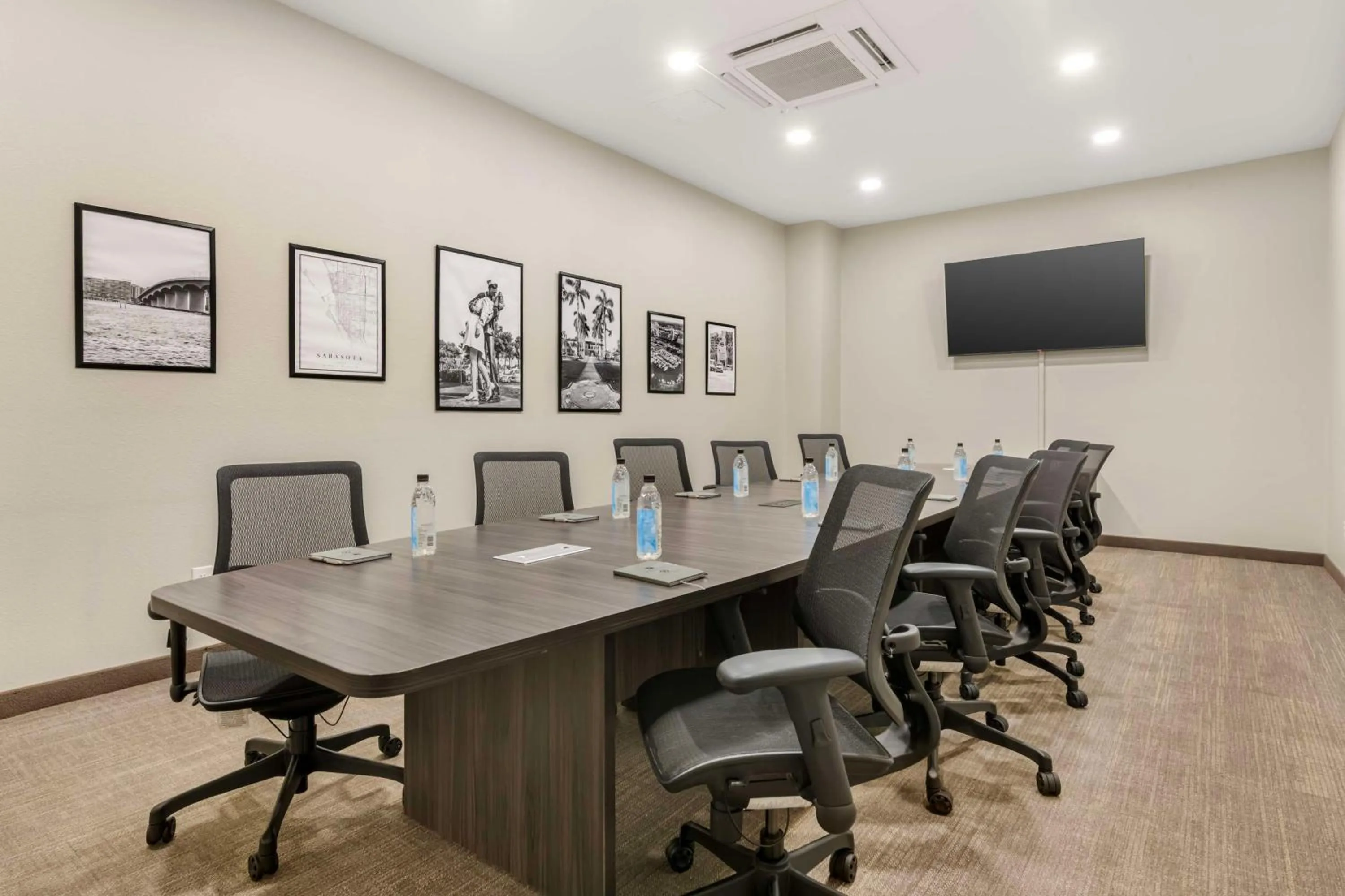 Meeting/conference room in Magnolia Pointe; BW Signature Collection