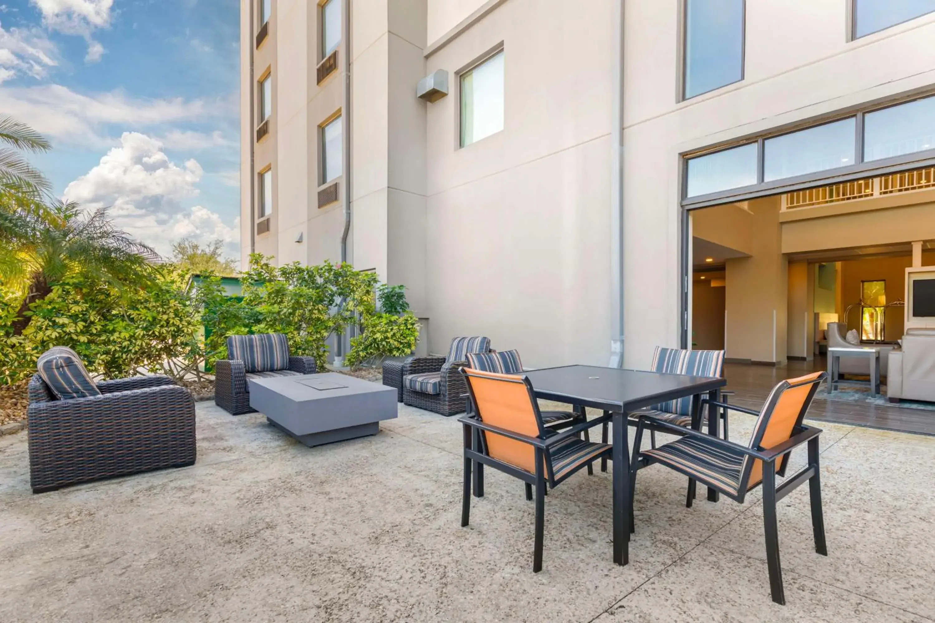 Property building in Magnolia Pointe; BW Signature Collection Property building in Magnolia Pointe; BW Signature Collection