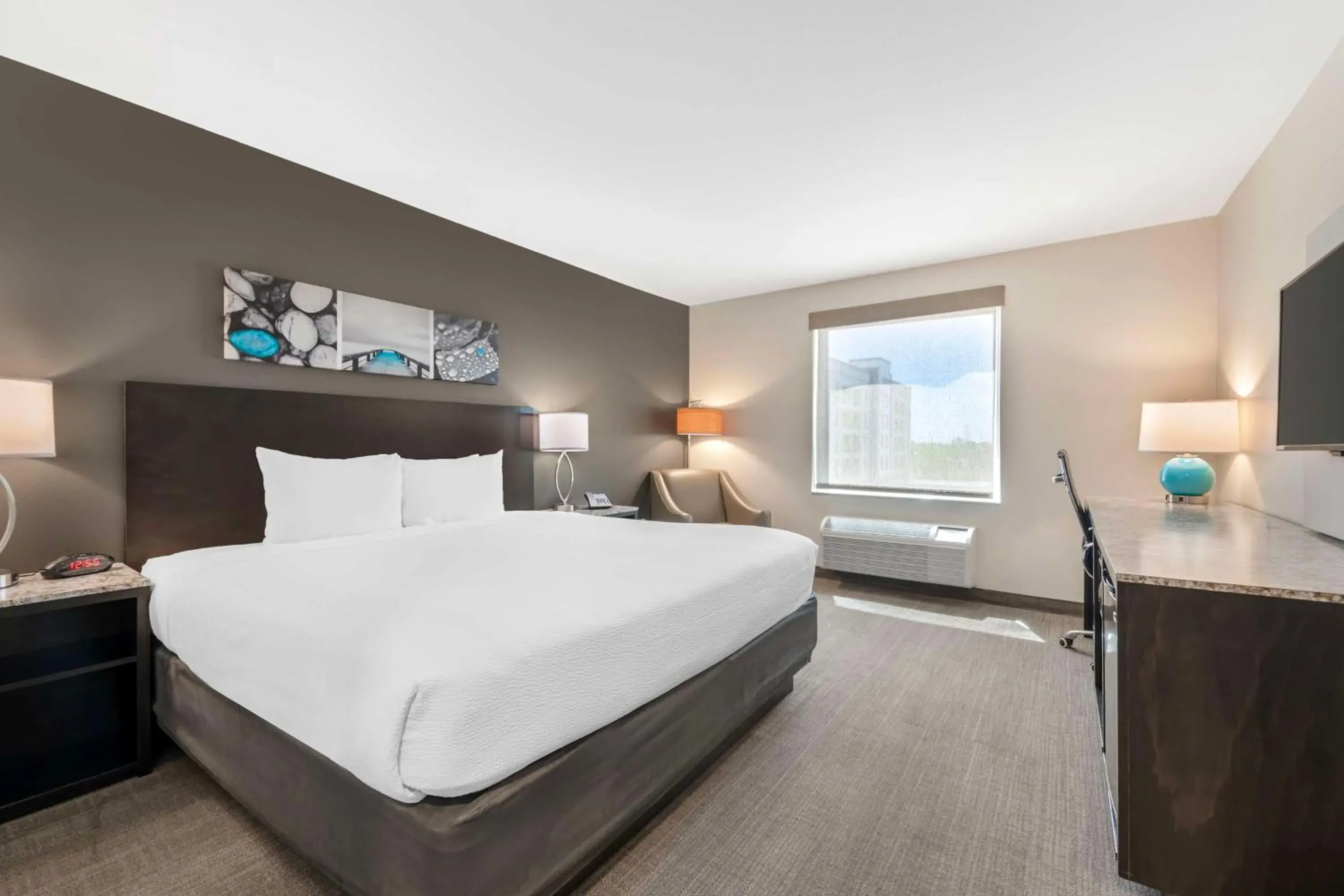 Bedroom, Bed in Magnolia Pointe; BW Signature Collection Bedroom, Bed in Magnolia Pointe; BW Signature Collection