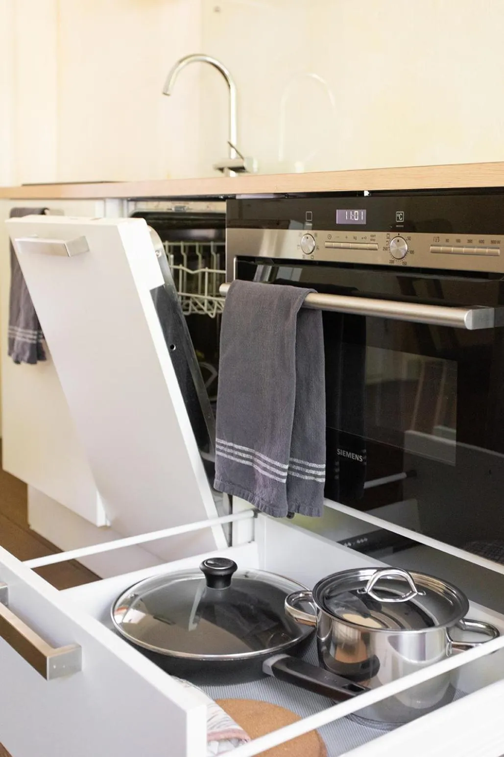 Kitchen or kitchenette in Allee Apartments
