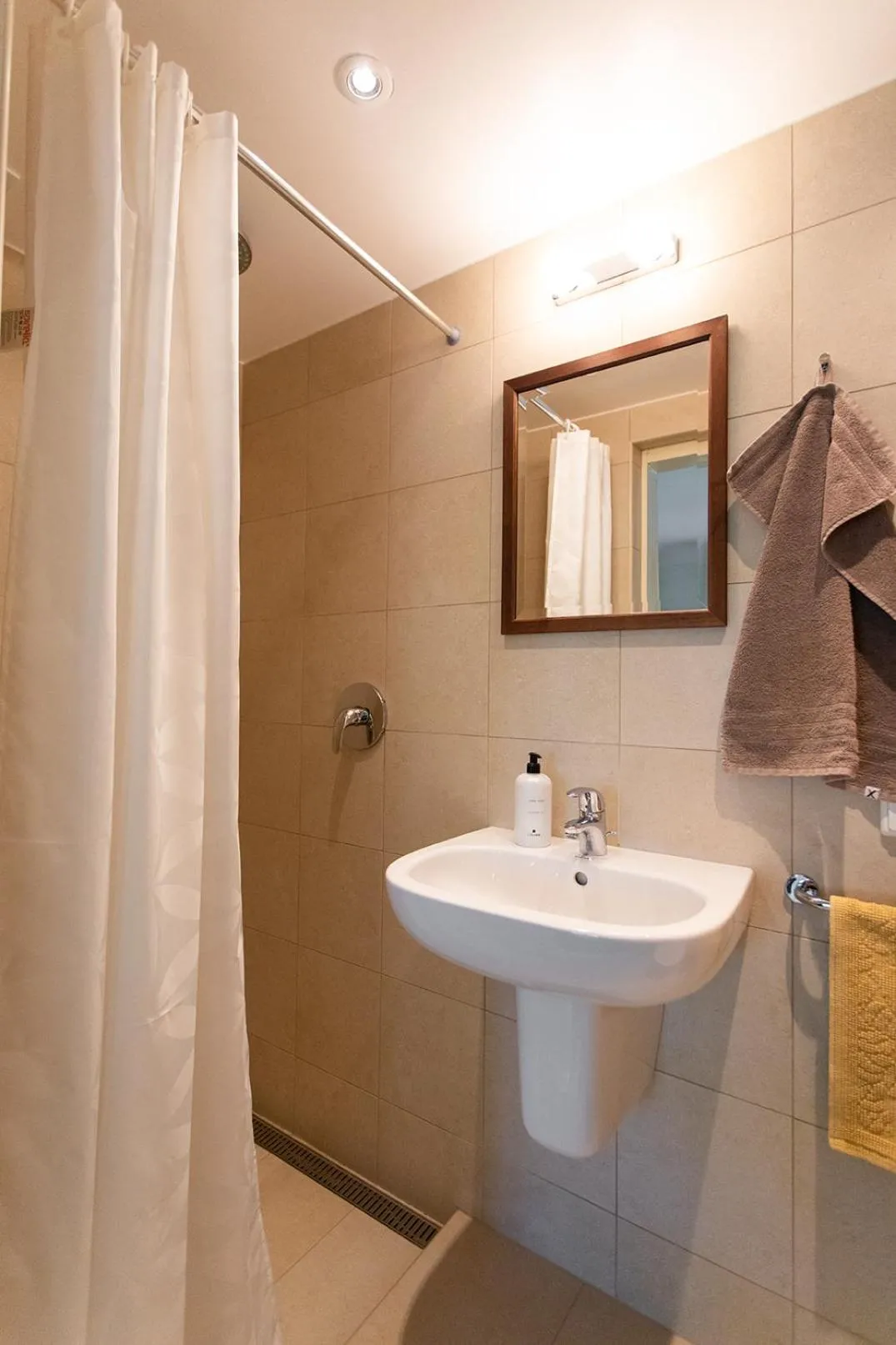 Shower in Allee Apartments