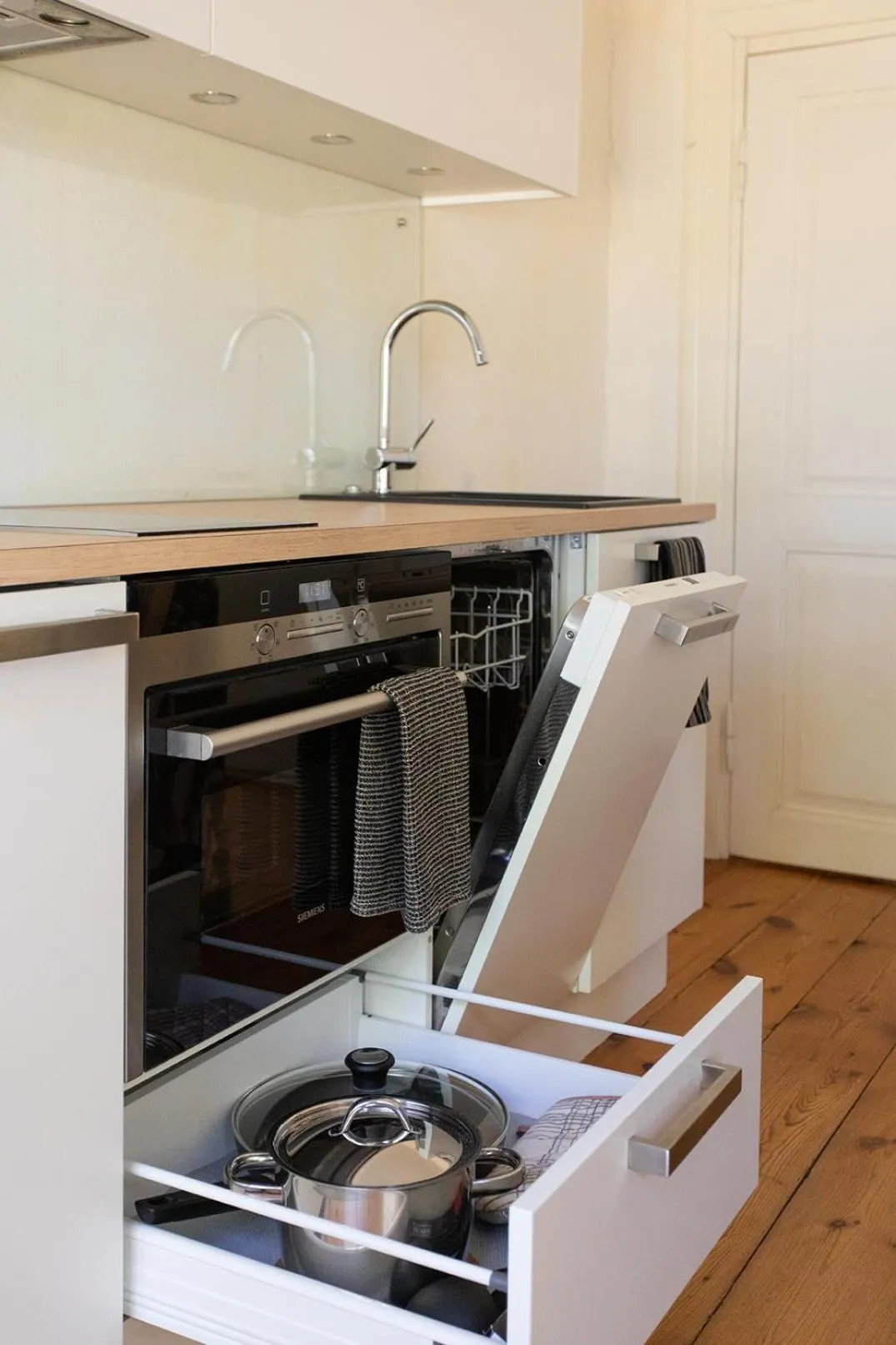Kitchen or kitchenette in Allee Apartments