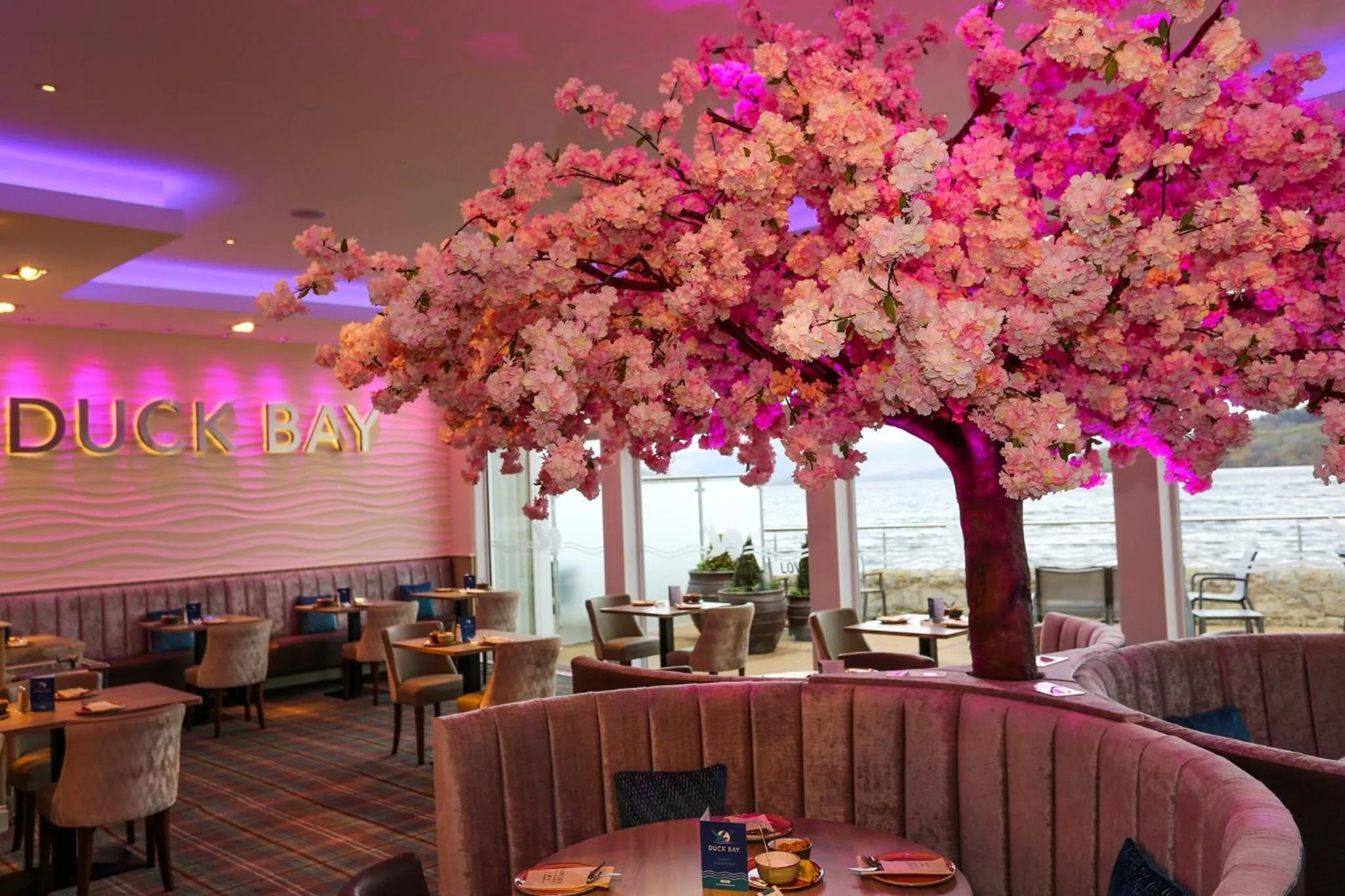 Duck Bay Hotel & Restaurant