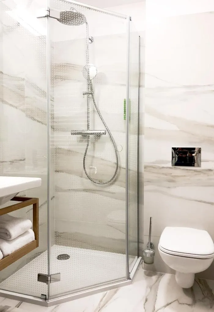 Bathroom in The Sun by Lubicz