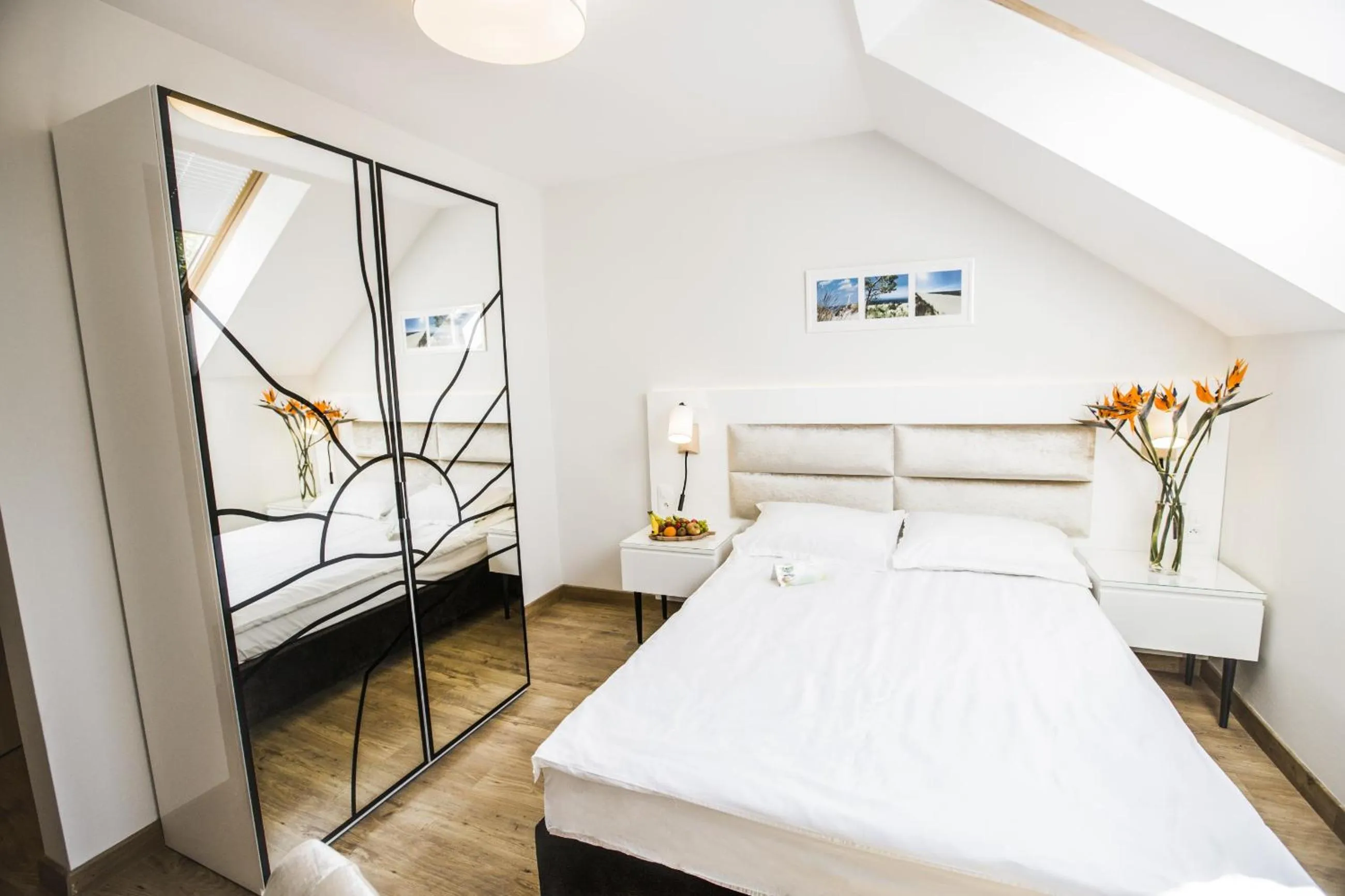 Photo of the whole room, Bed in The Sun by Lubicz