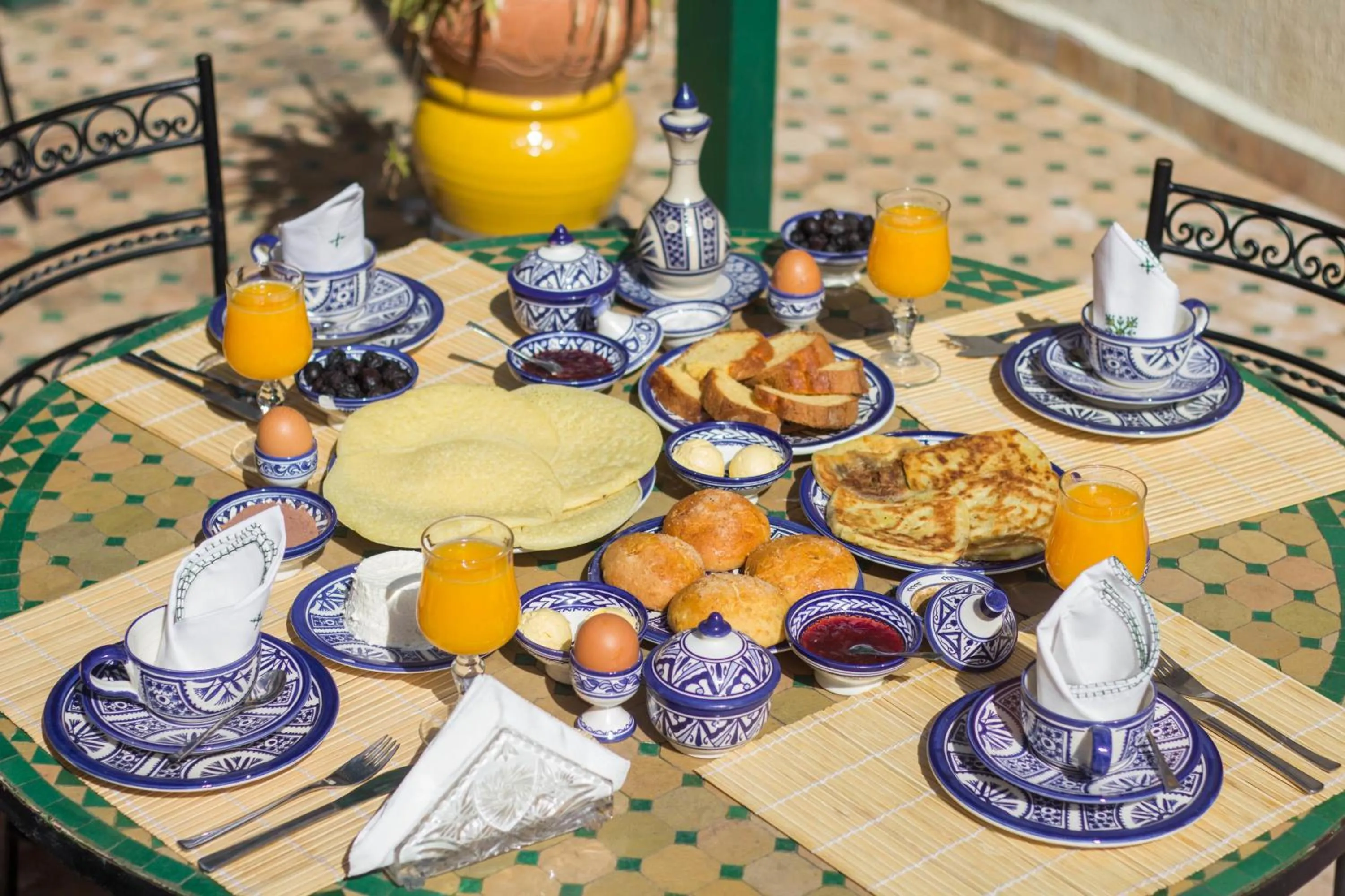 Restaurant/places to eat in Riad Raouia HAMMAM & SPA