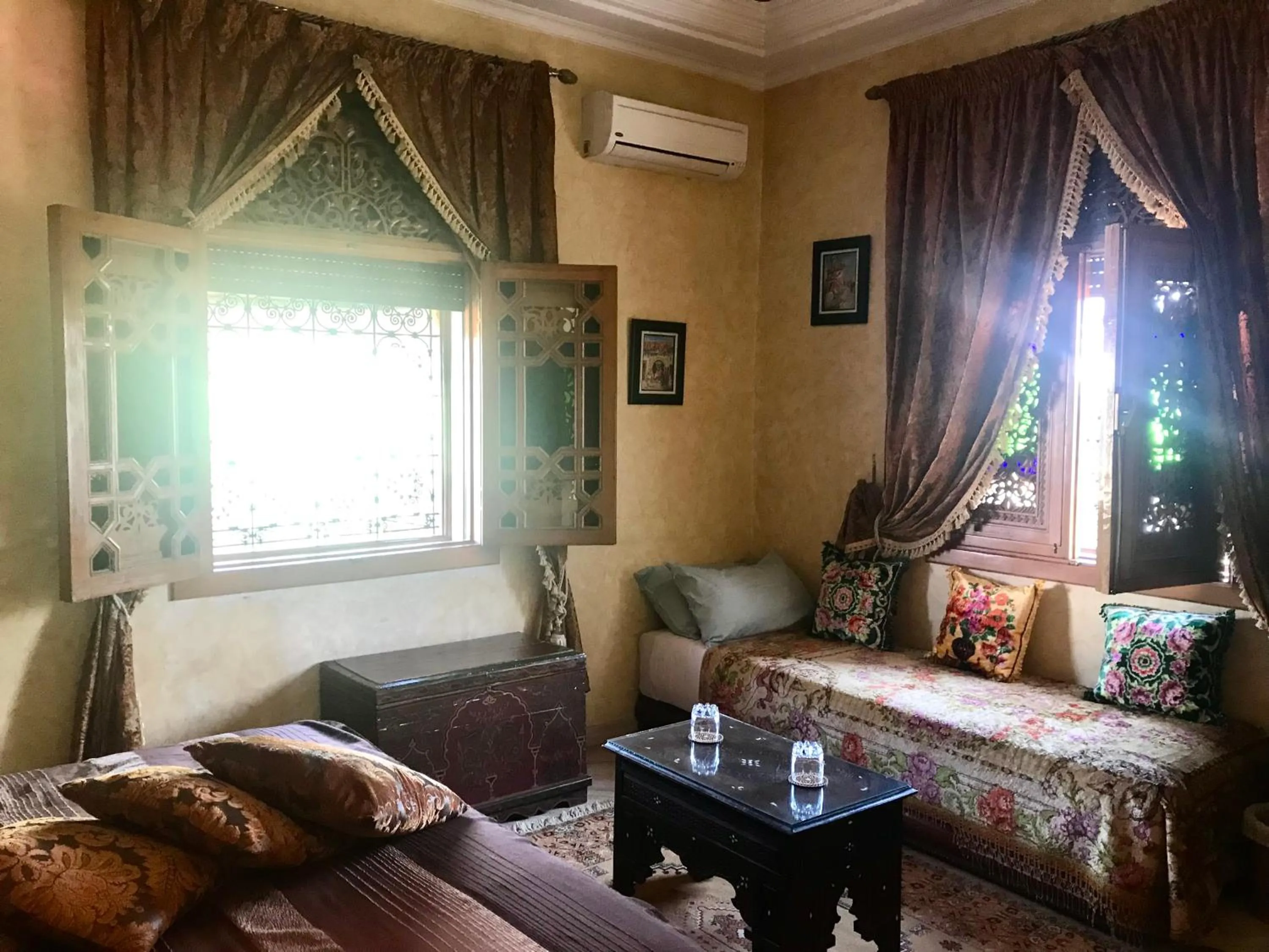 Photo of the whole room, Bed in Riad Raouia HAMMAM & SPA