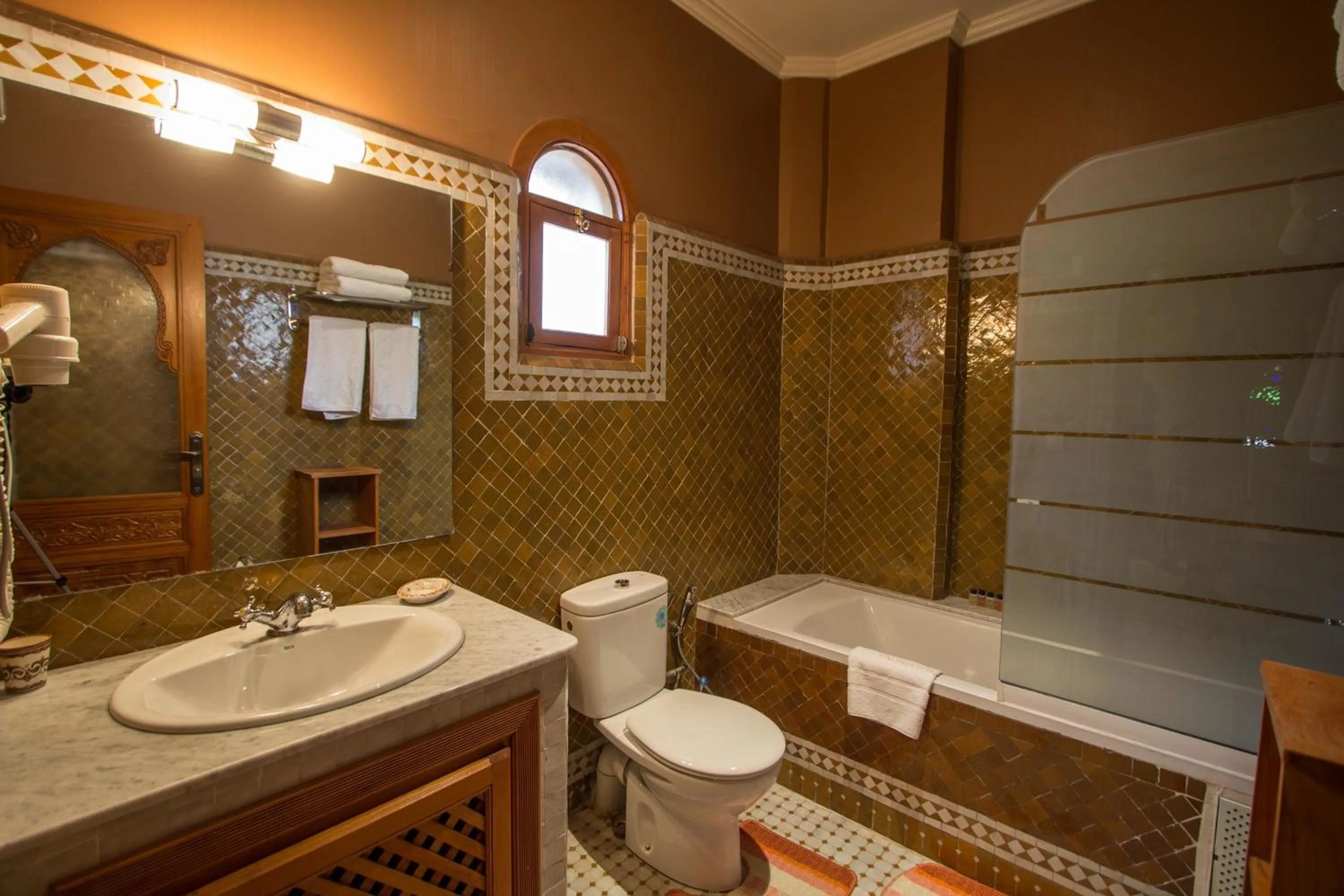 Shower in Riad Raouia HAMMAM & SPA
