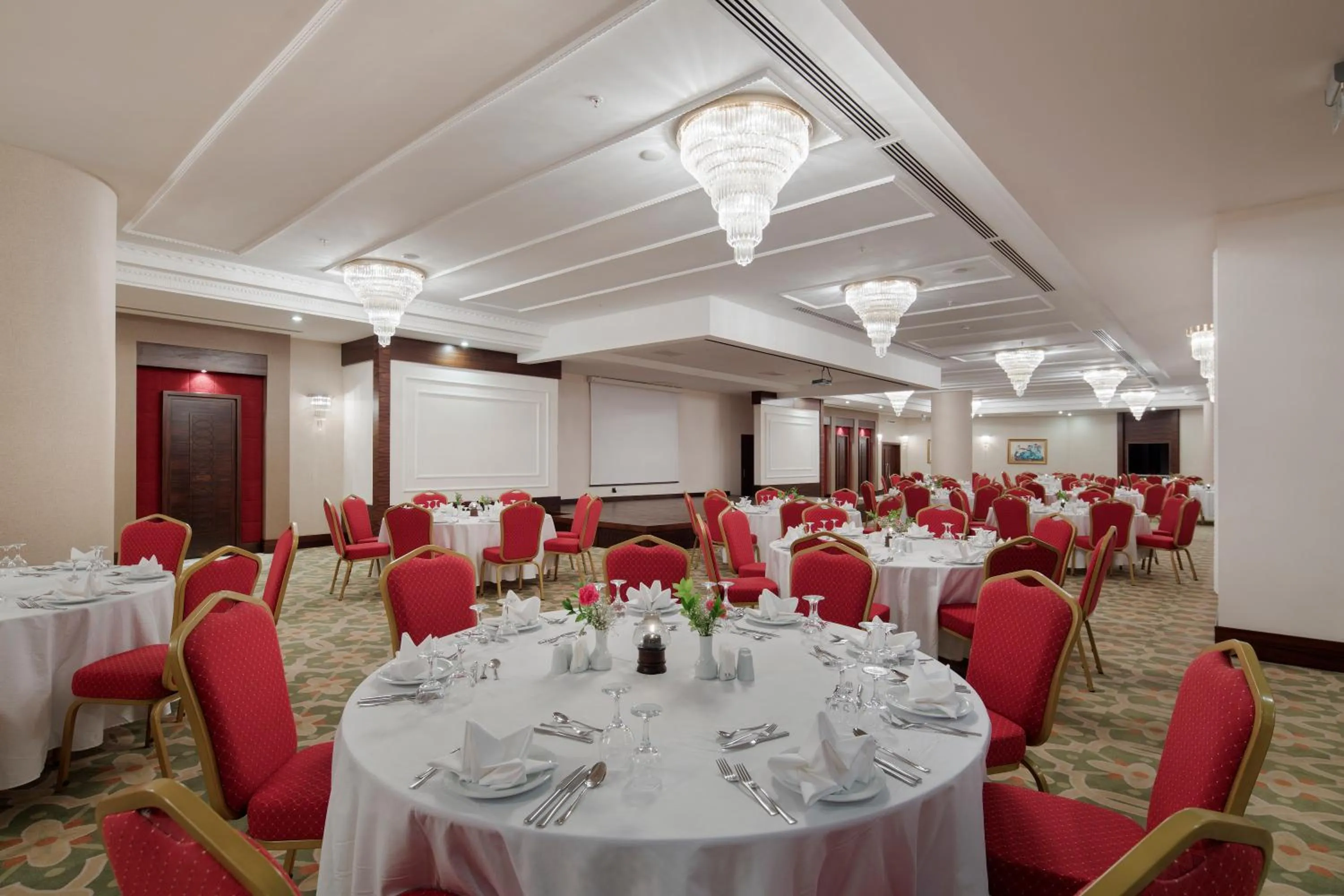 Restaurant/places to eat in Saphir Resort & Spa