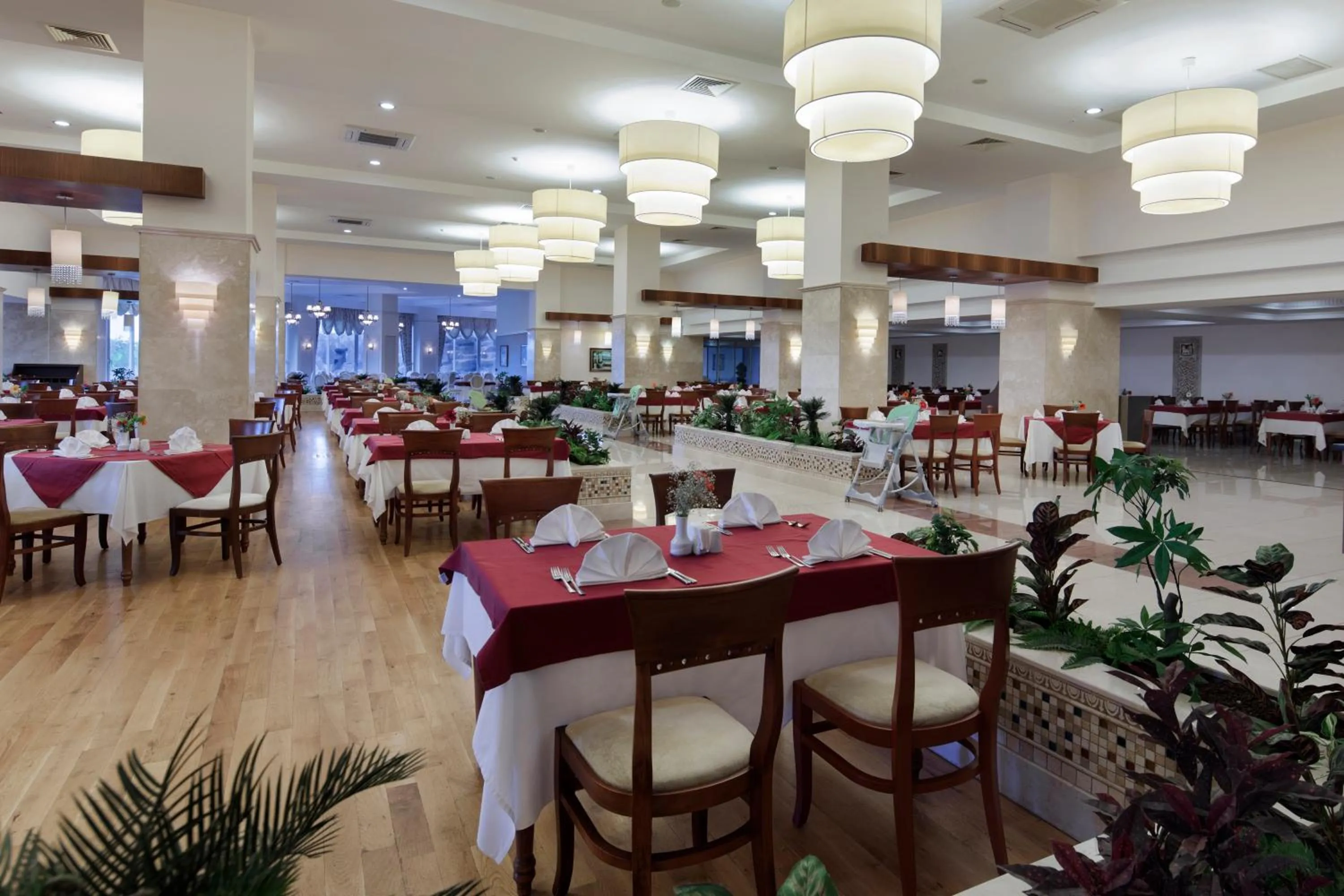 Restaurant/places to eat in Saphir Resort & Spa
