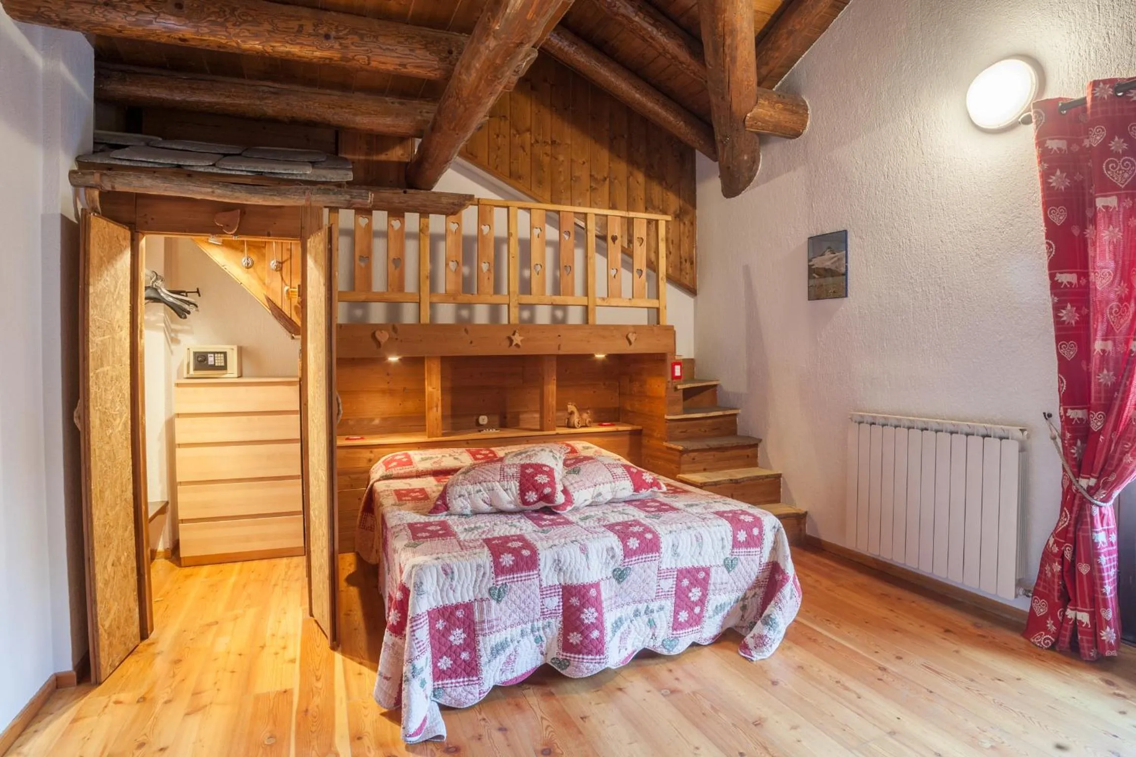 Library, Bed in Albergo Boule de Neige