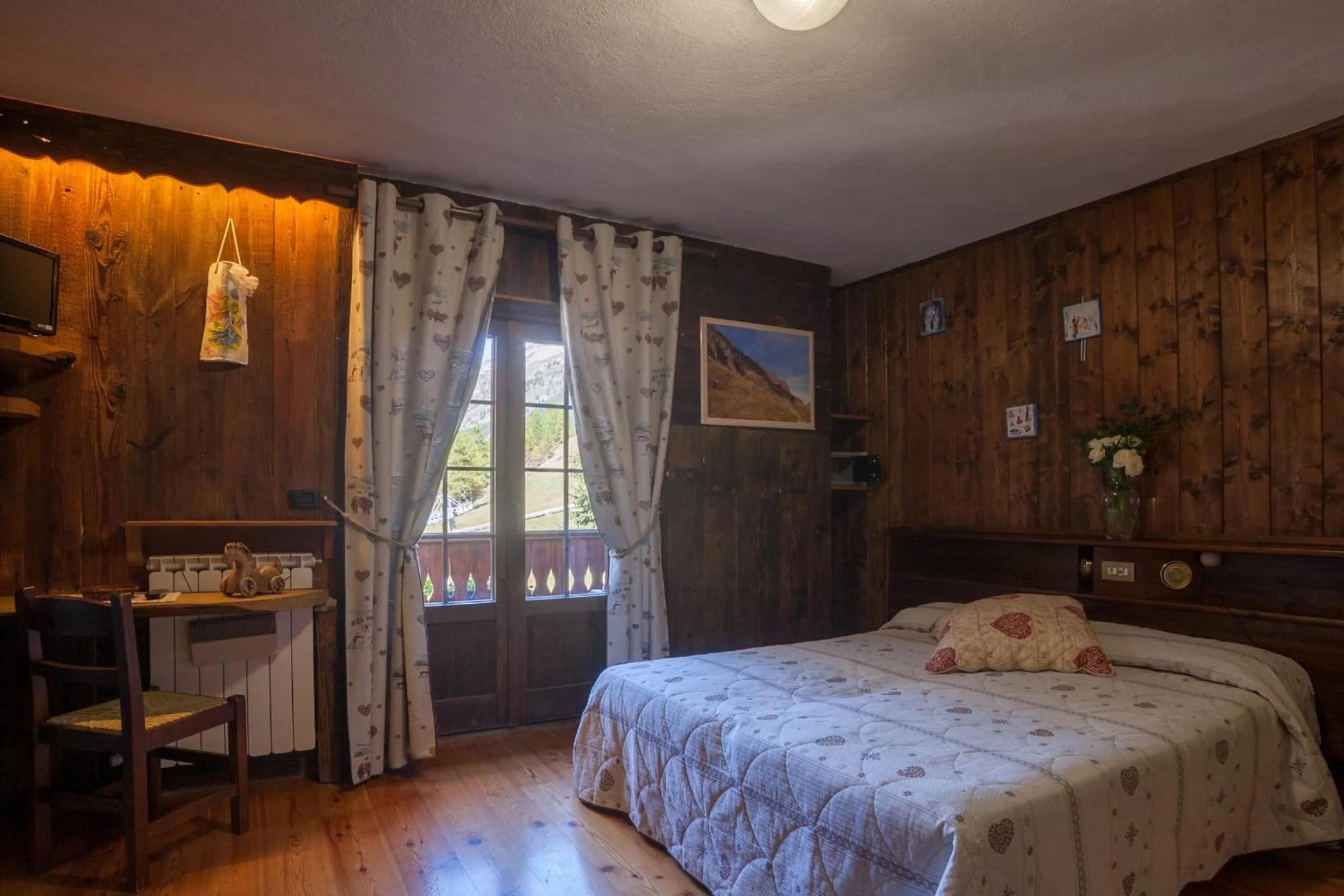 Bed in Albergo Boule de Neige